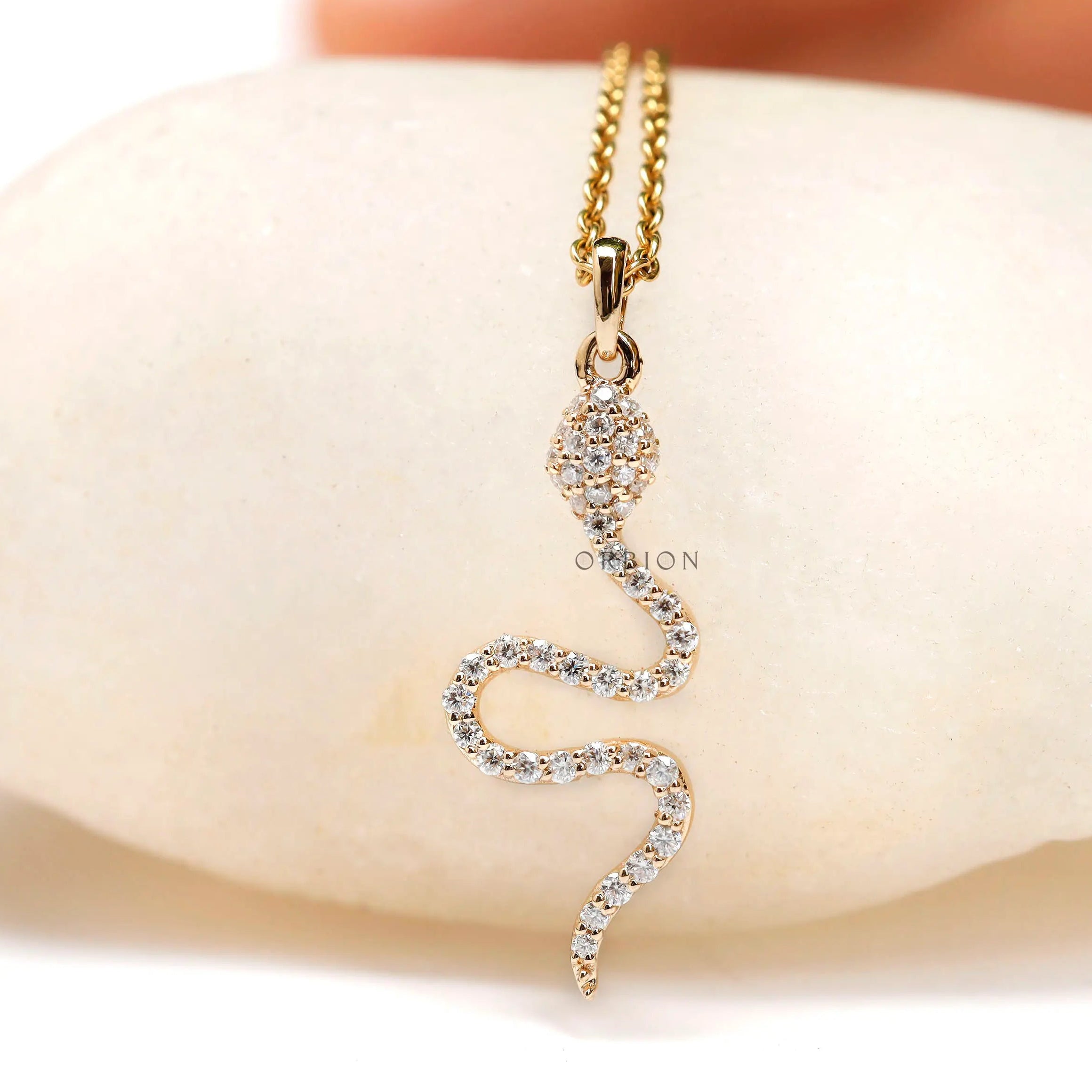 Minimal snake pendant with round lab diamond pave
