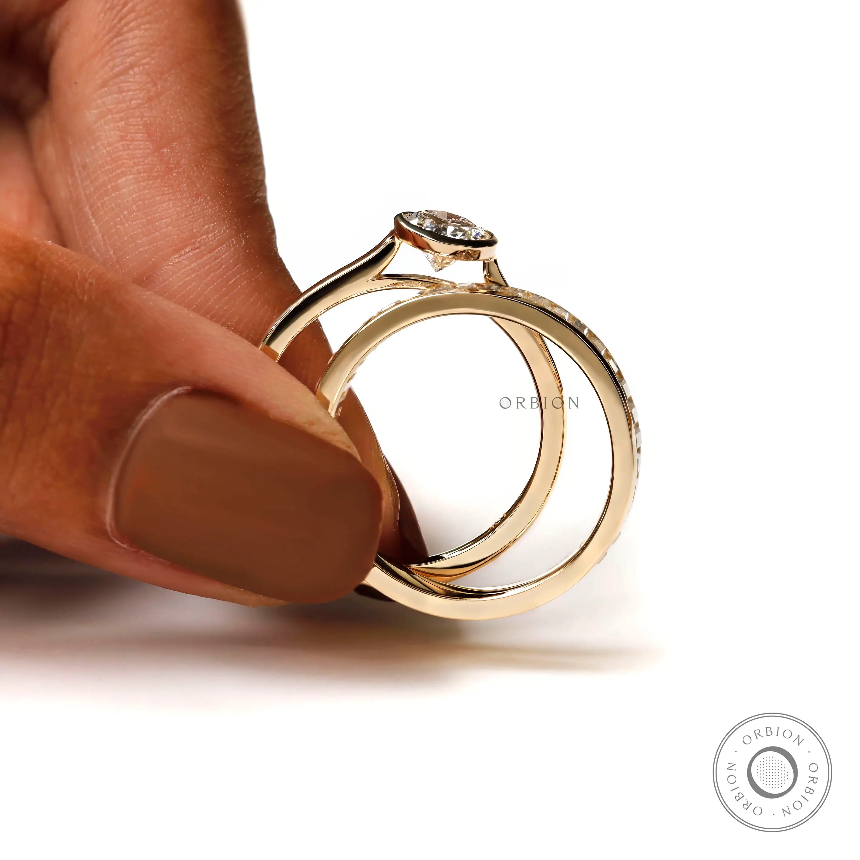 Inner profile of oval solitaire and baguette band set