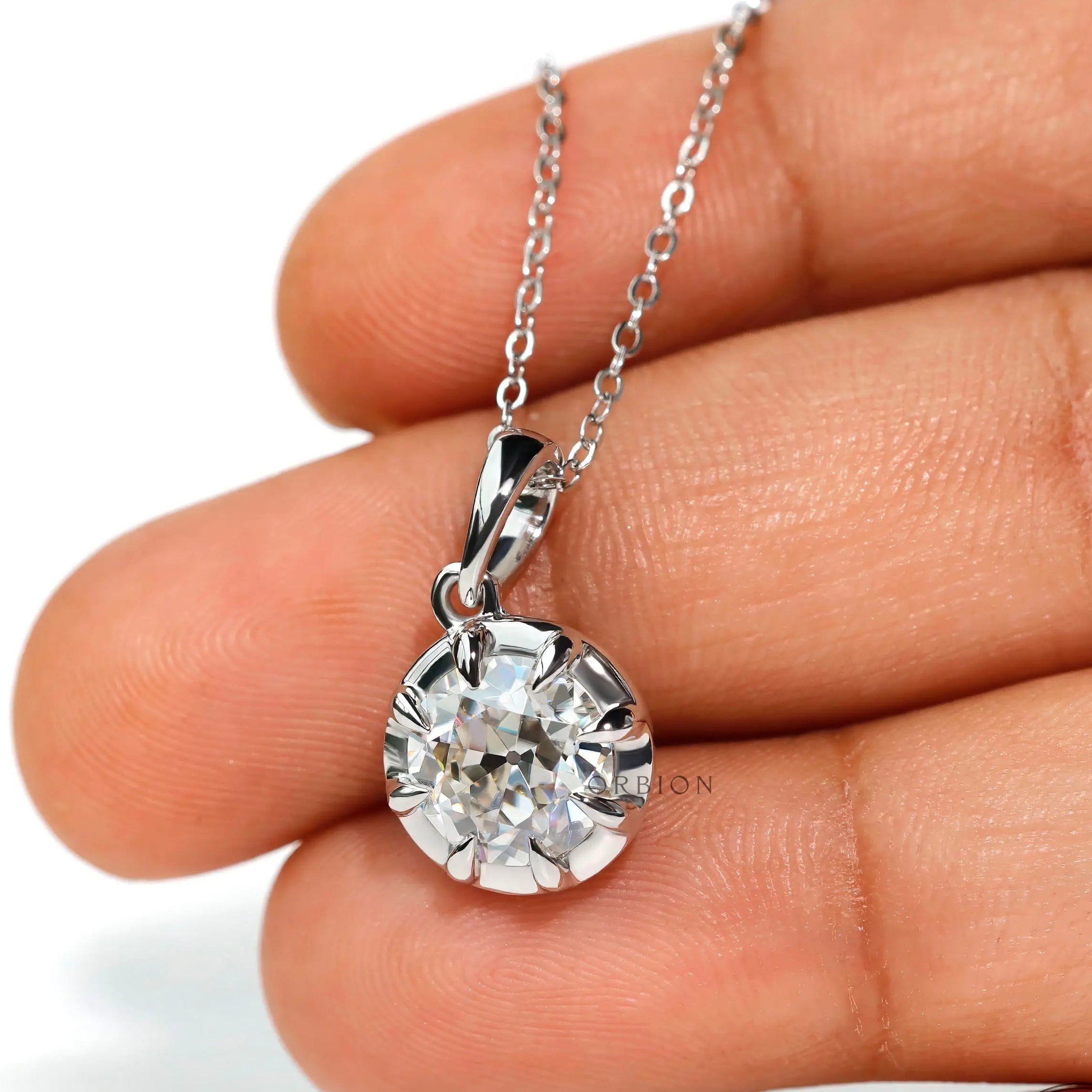 Side profile of vintage bezel set round pendant