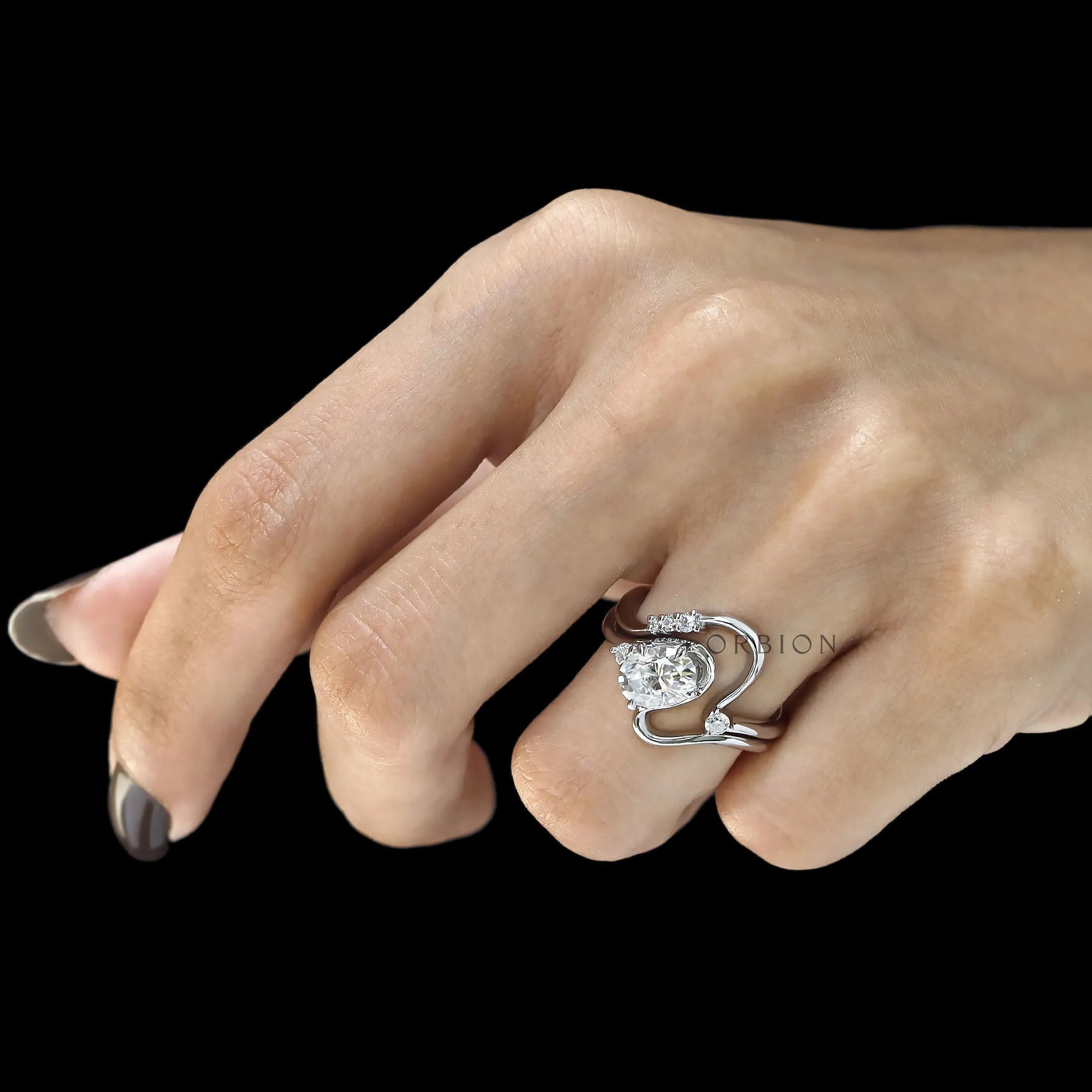Oval Moissanite Wavy Wedding Ring Set with Lab Diamond Option