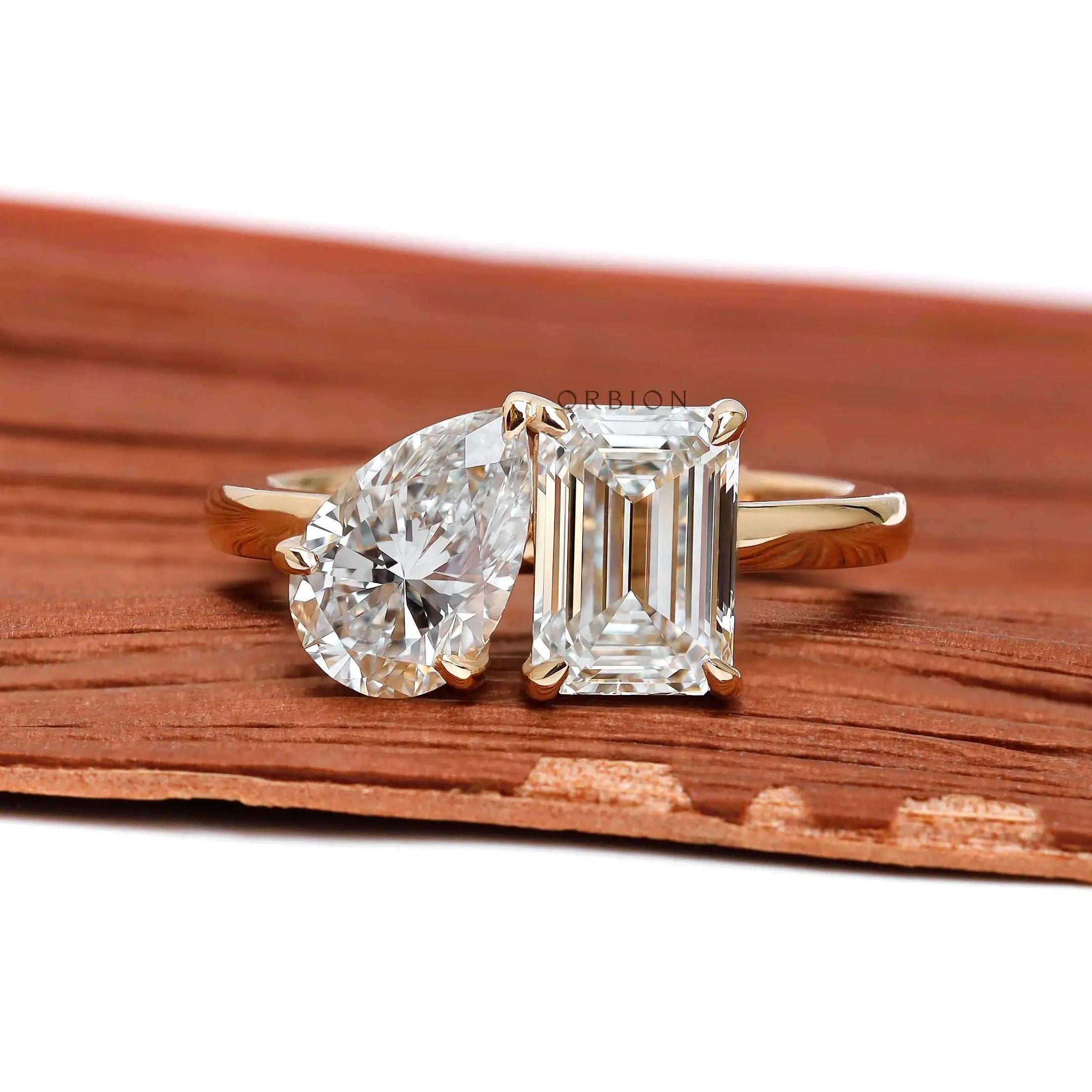 Front view of toi et moi ring with pear and emerald lab diamonds.
