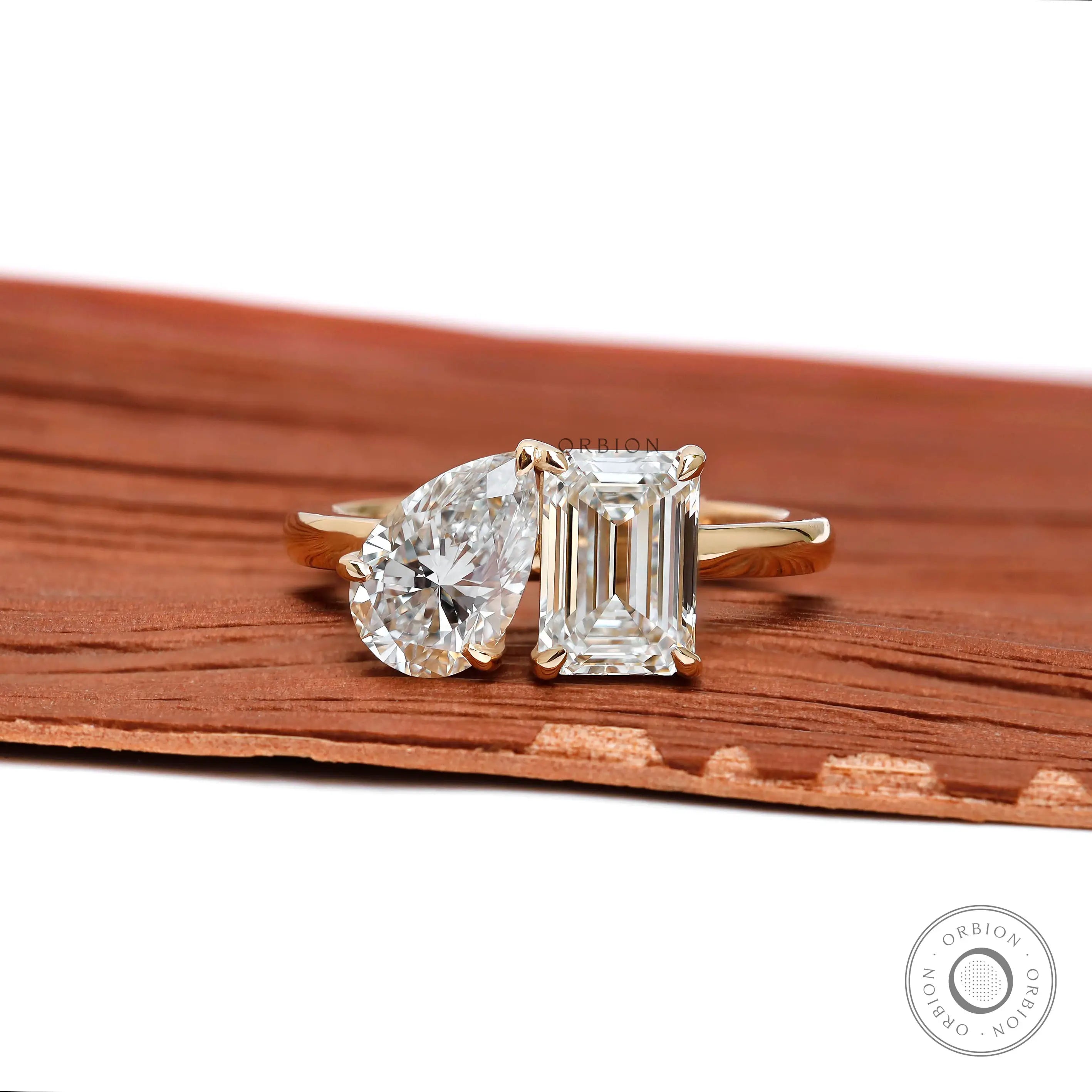 Front view of toi et moi ring with pear and emerald lab diamonds.