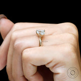 Profile on hand highlighting sleek band and minimal toi et moi design.
