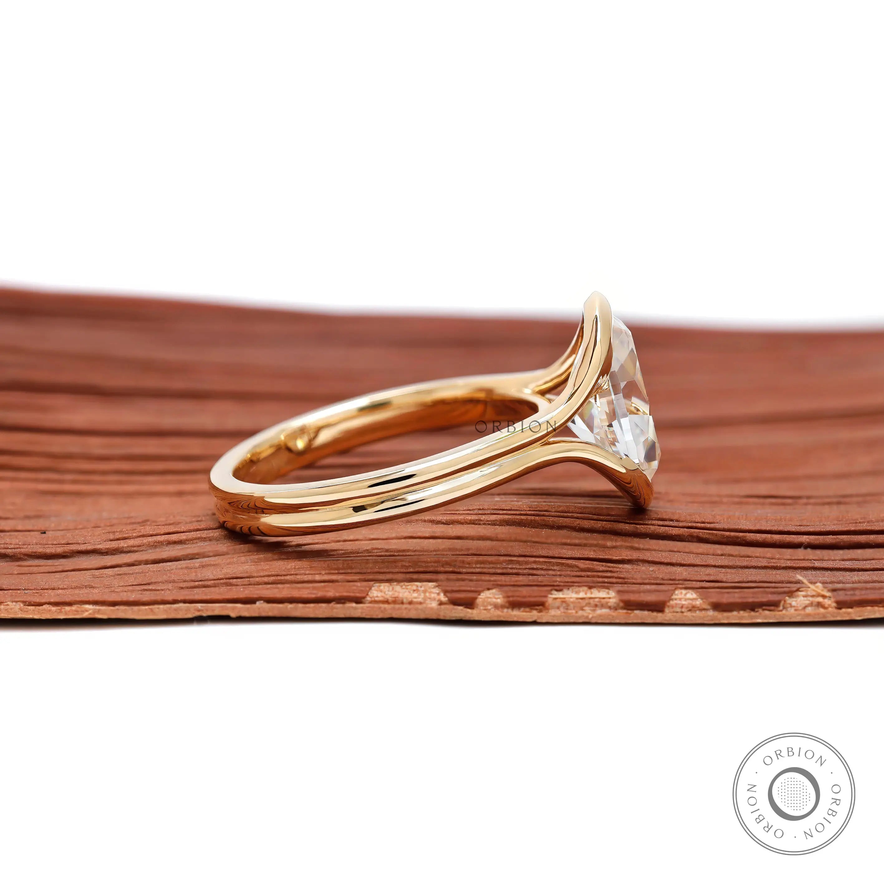 Side profile split shank ring with floating oval moissanite