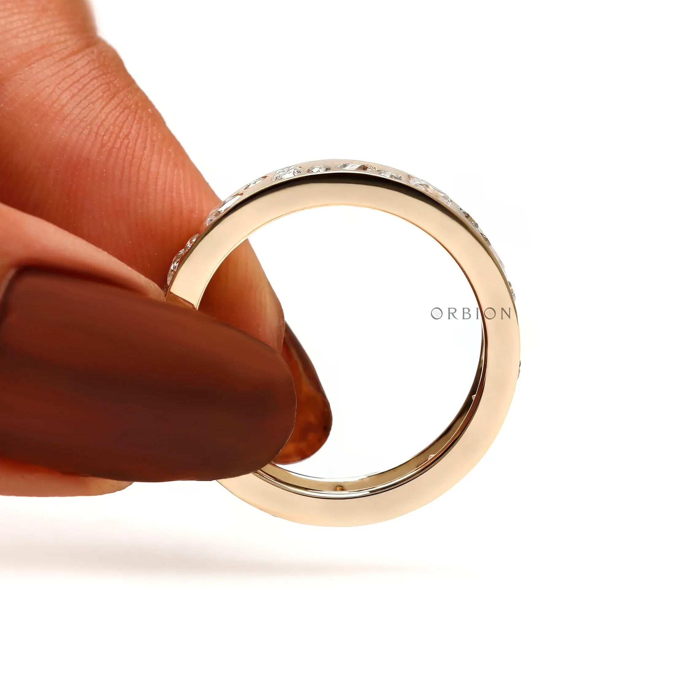 Smooth inner comfort band with full eternity stones around edges.