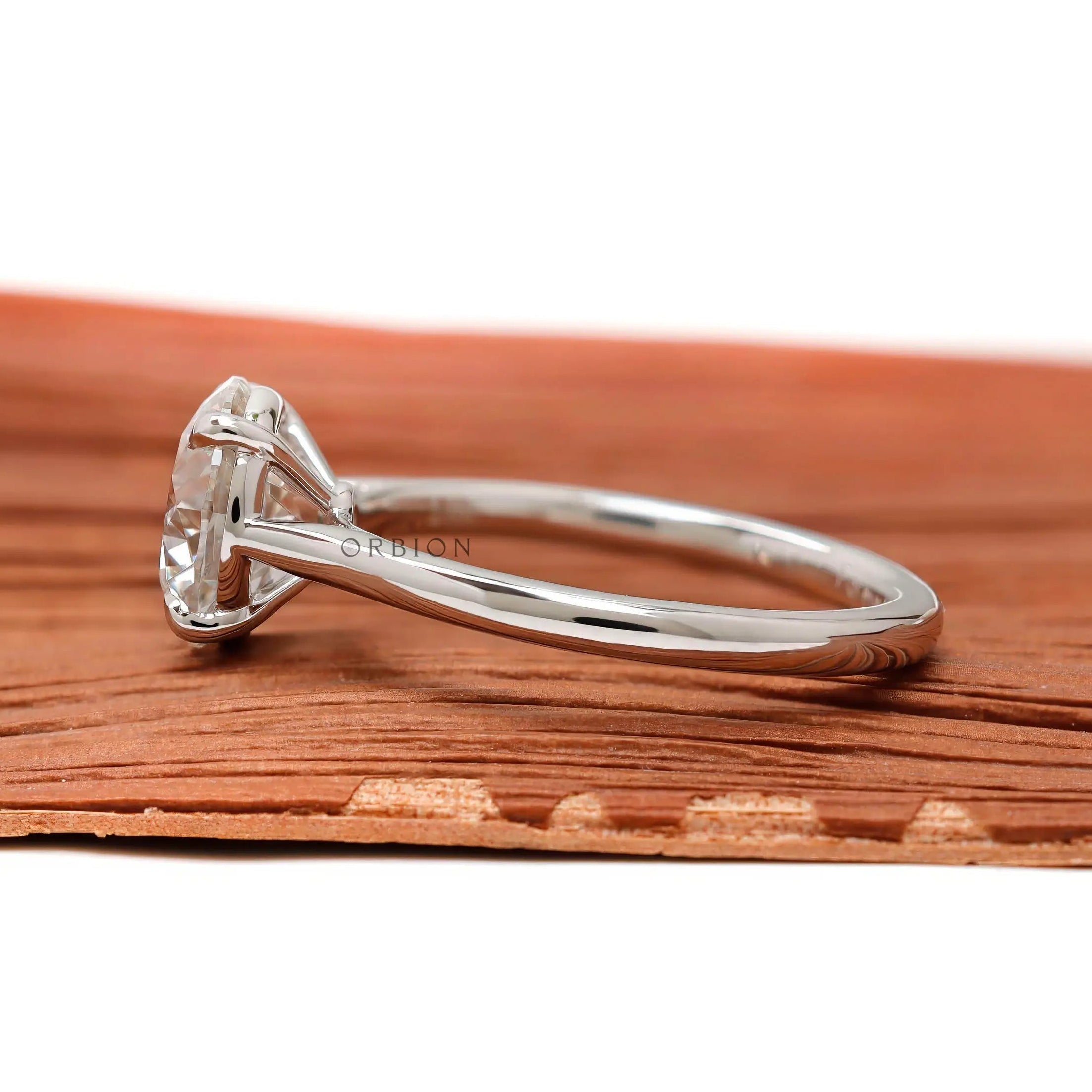 Round brilliant diamond solitaire engagement ring