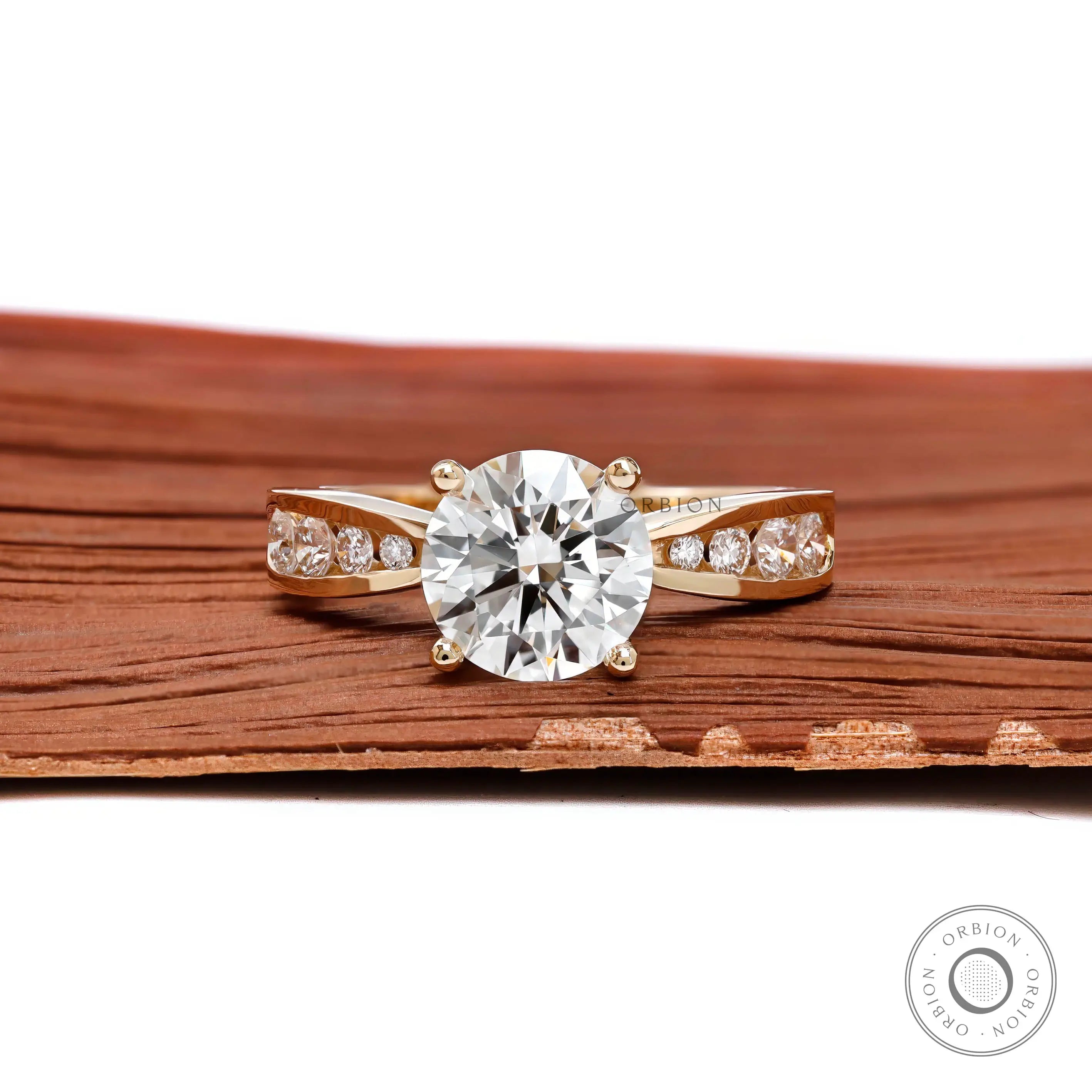 Round brilliant lab diamond solitaire engagement ring in 18k yellow gold
