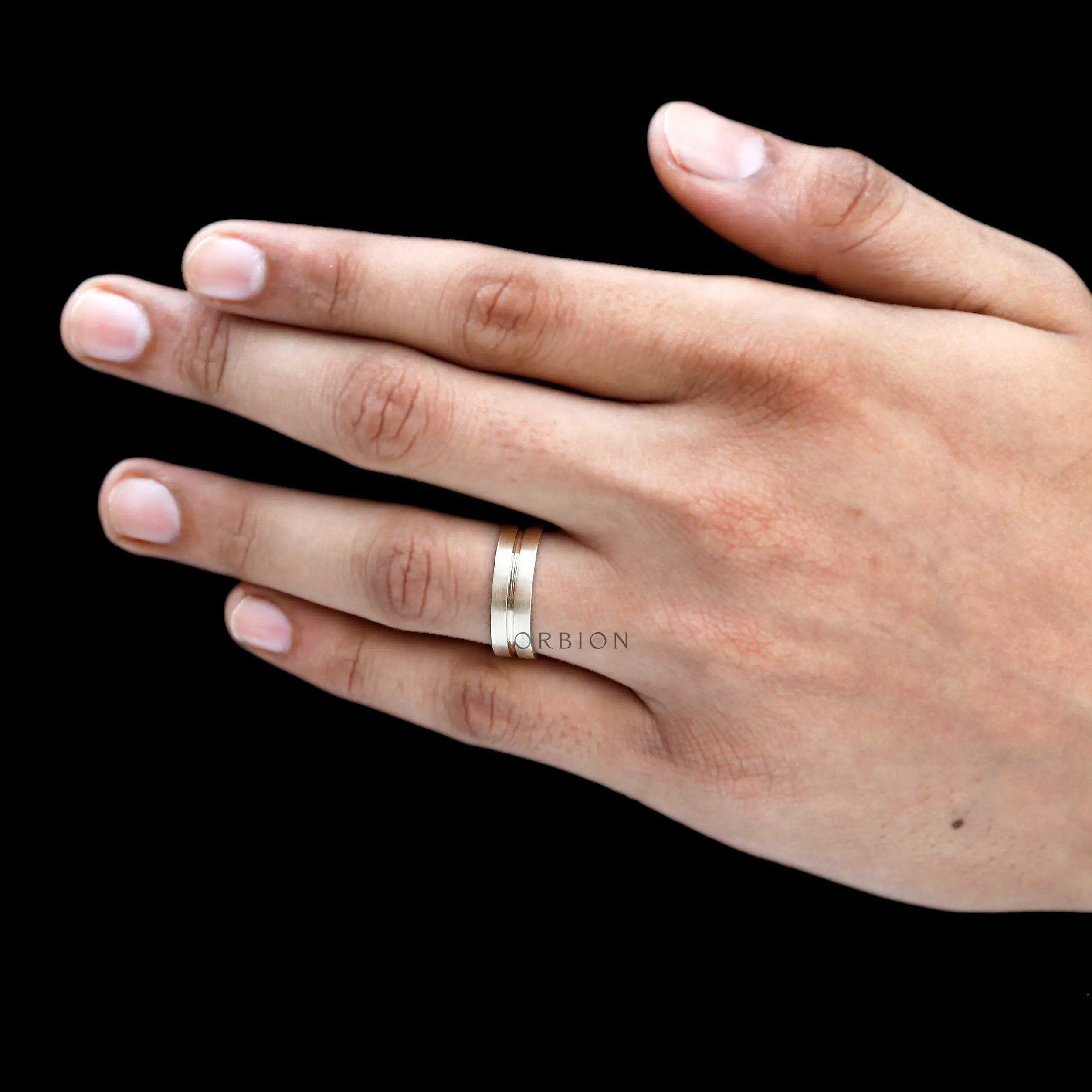 Satin finish 10K gold ring with polished accent lines