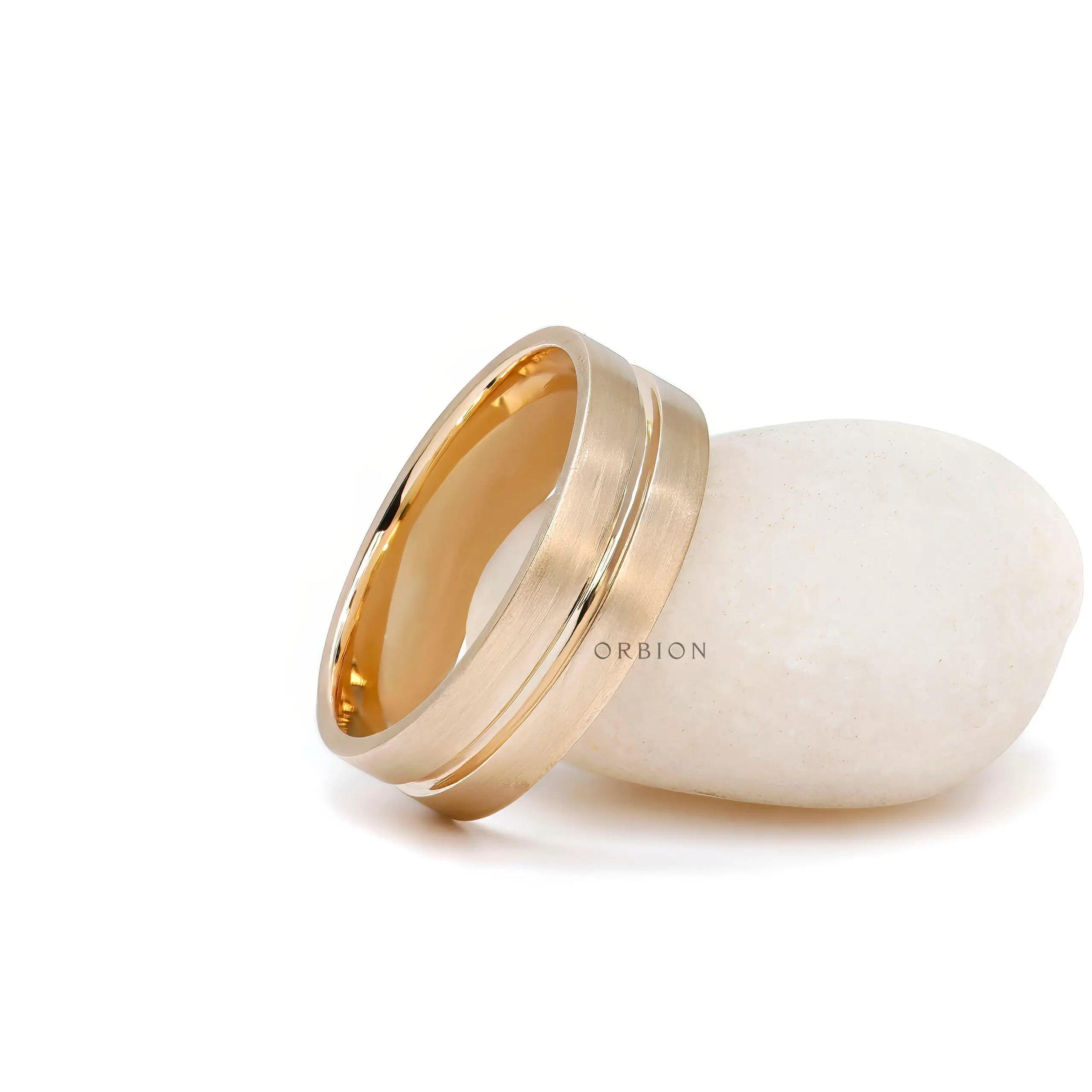Men’s satin finish gold band with groove detail close up