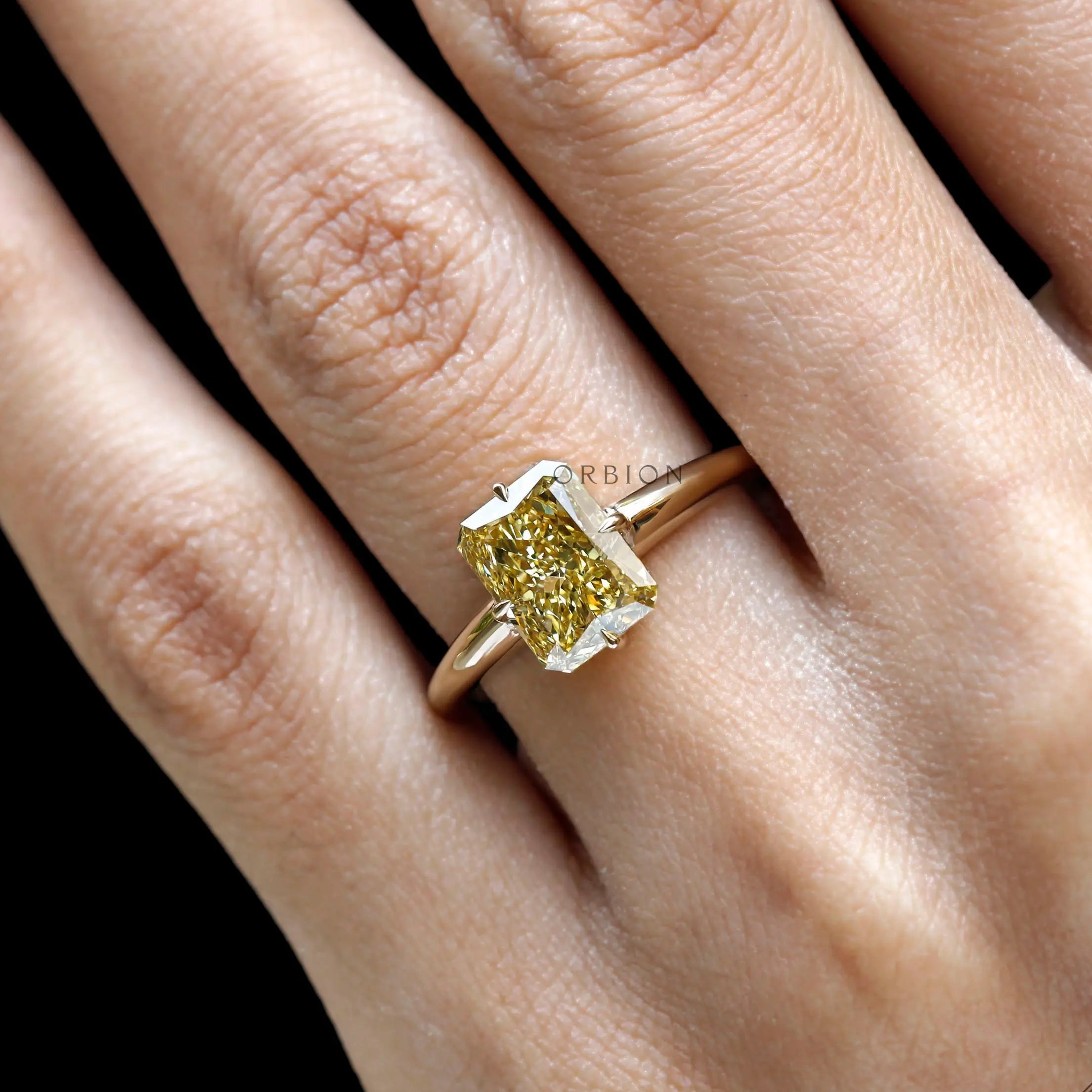 Elegant radiant cut lab diamond ring in yellow gold