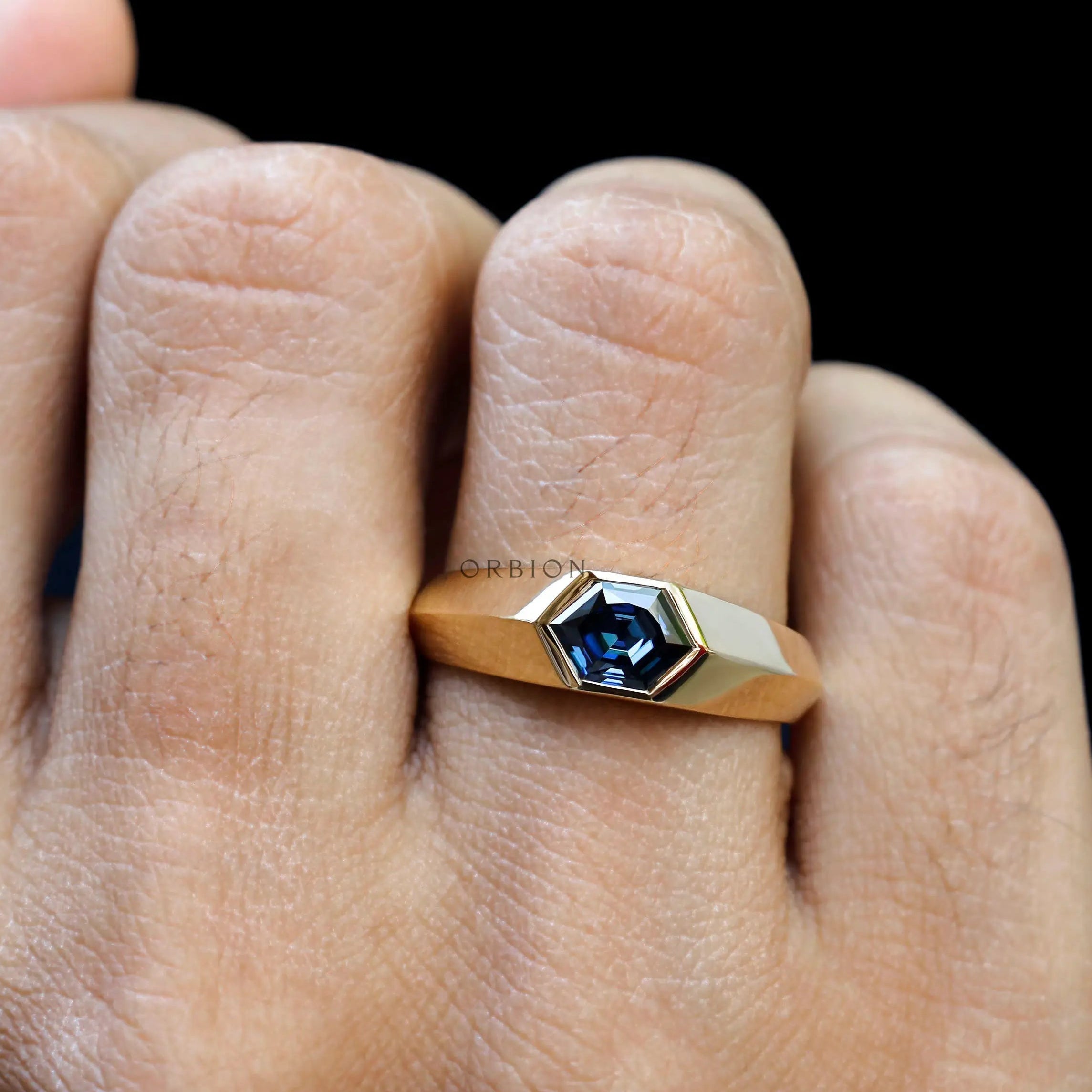 Mens marriage ring yellow gold with blue color stone