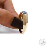Tapered band men’s ring in 18K yellow gold with deep blue center stone  