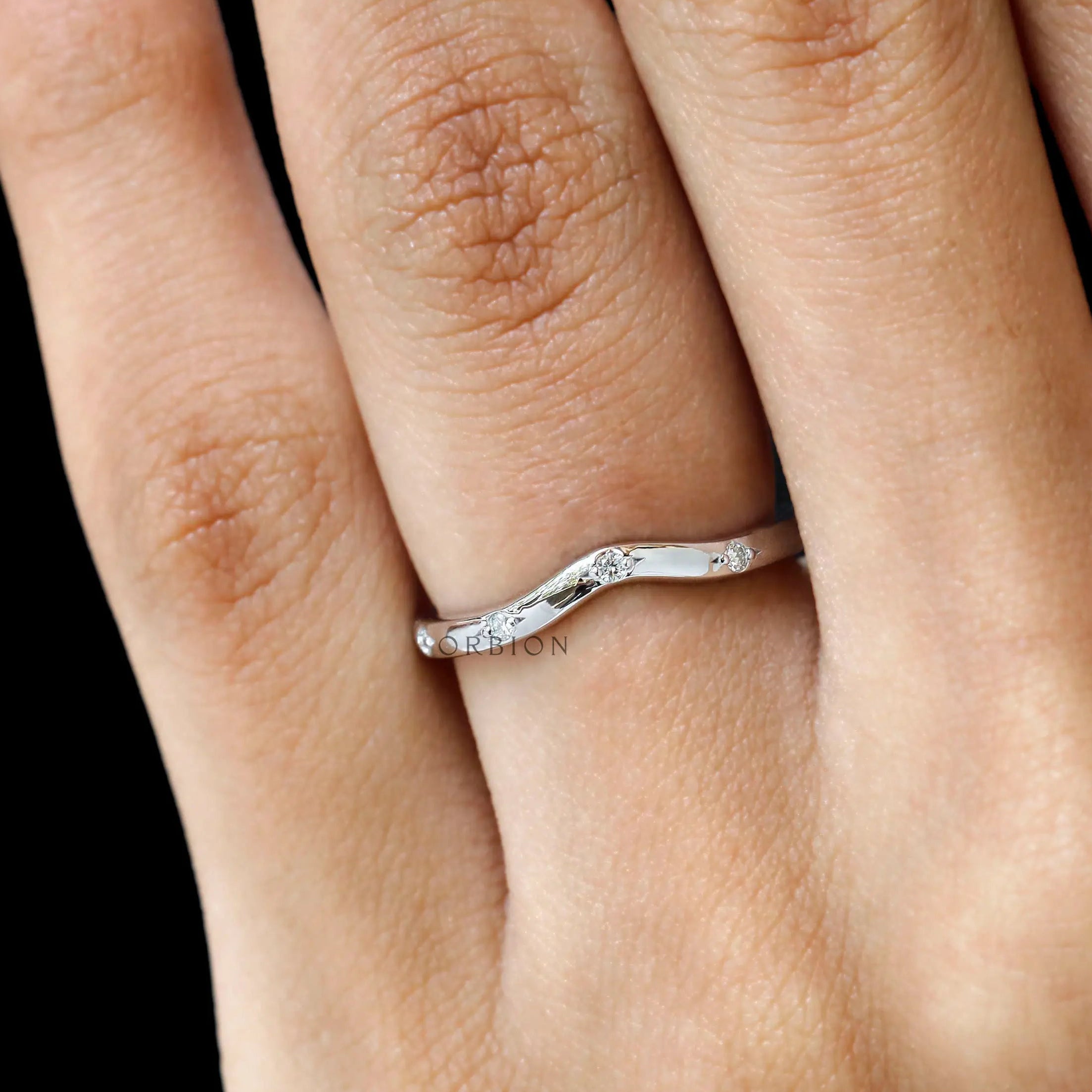 Slim 18K white gold stacking ring glossy finish
