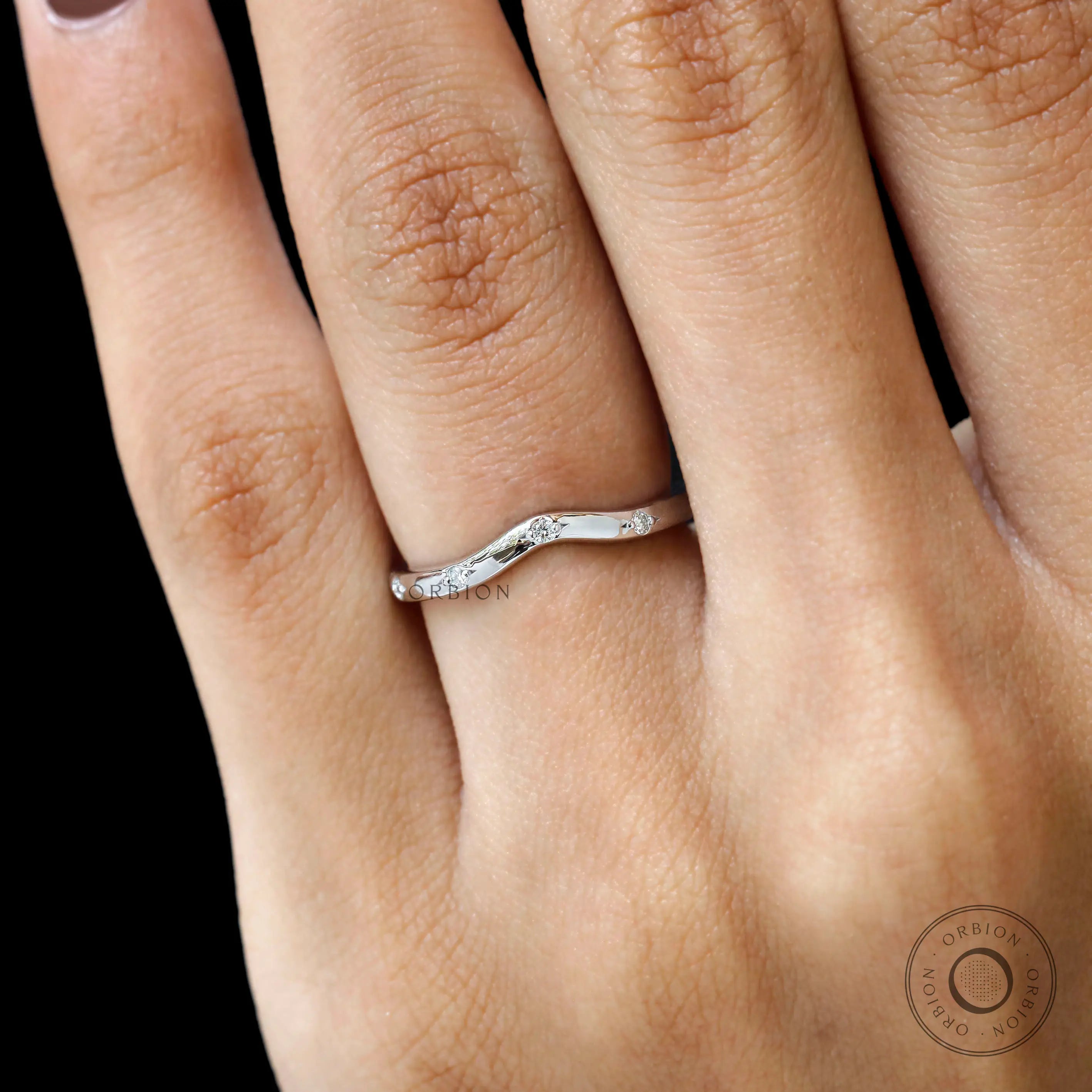 Slim 18K white gold stacking ring glossy finish