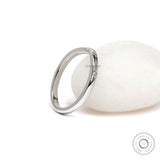 Brilliant cut round lab diamond curved band close up