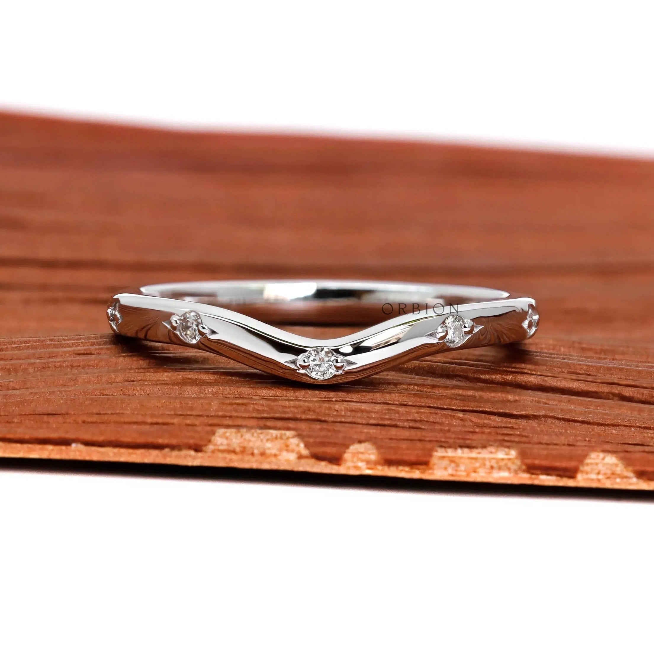 18K white gold curved lab diamond wedding band front view