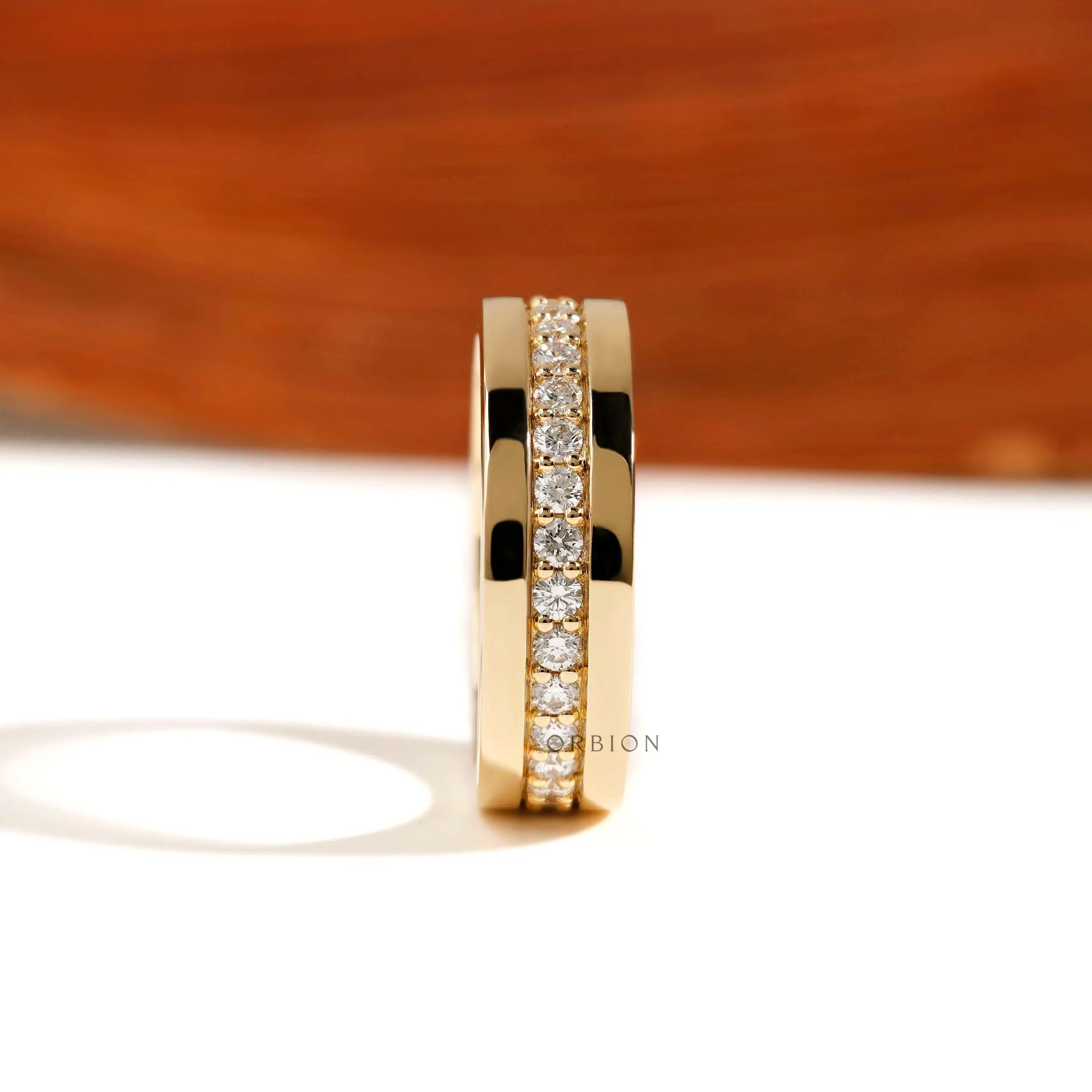 Bold mens eternity ring with polished gold edges