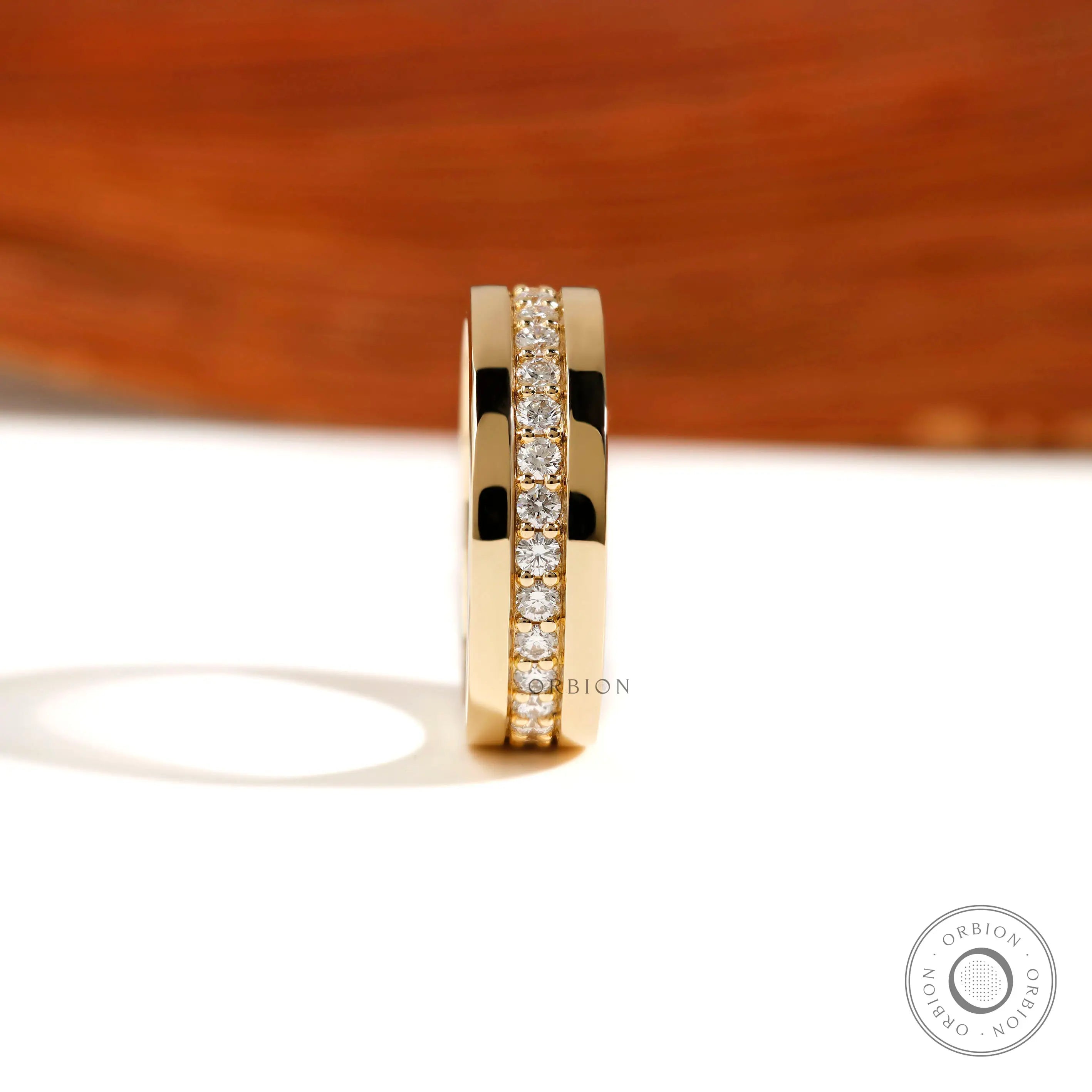 Bold mens eternity ring with polished gold edges
