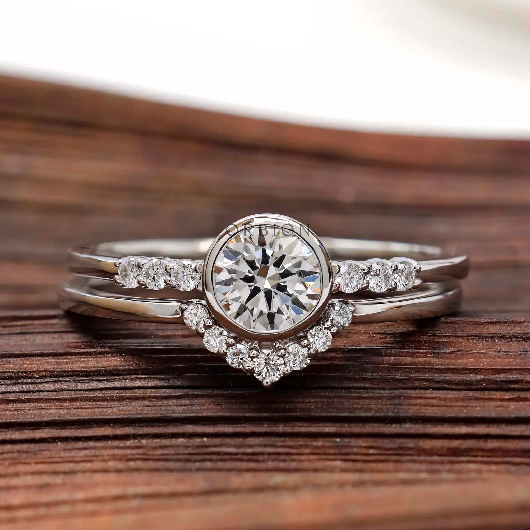 Round lab grown diamond engagement ring in 14K white gold