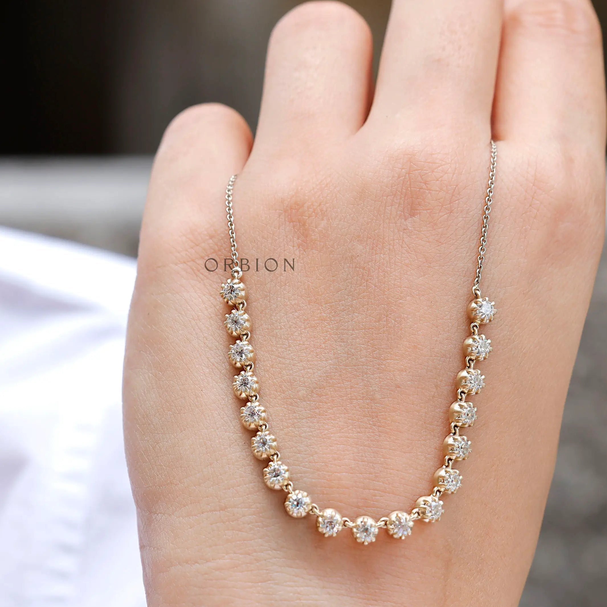 Matte 14k yellow gold chain craftsmanship detail