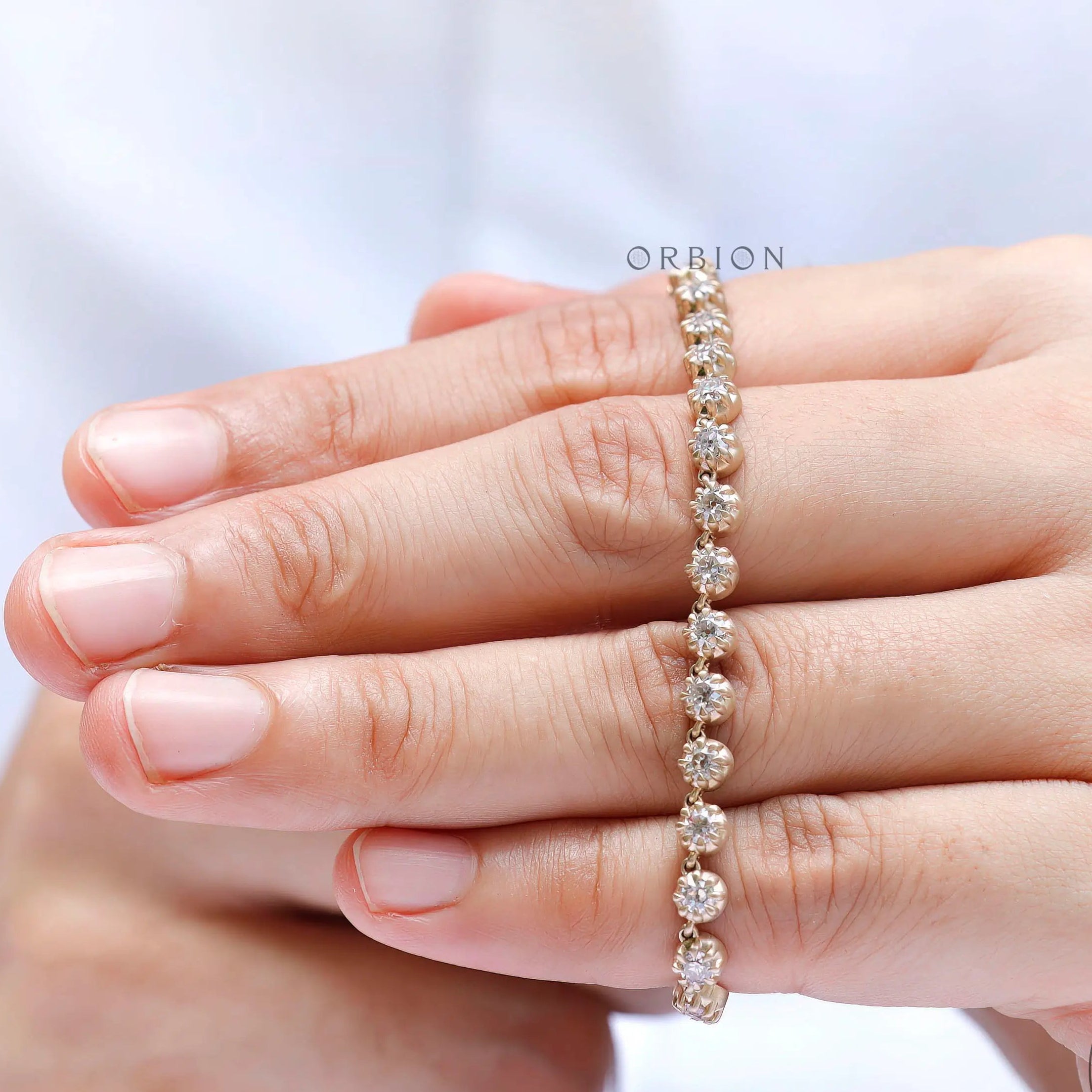 Detailed view of 3mm old cut diamonds in structured chain