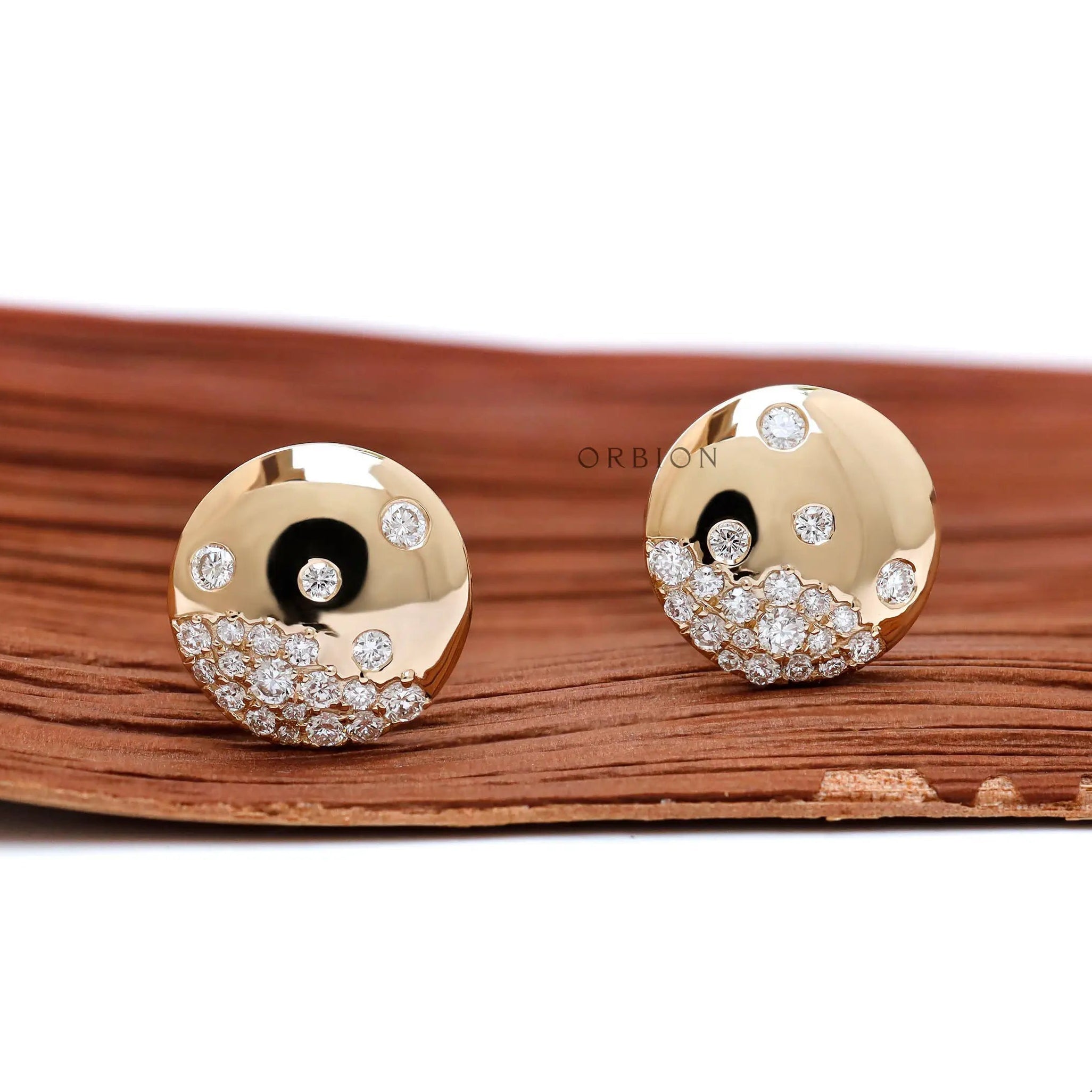Scattered lab diamond confetti disc stud earrings in 14K yellow gold