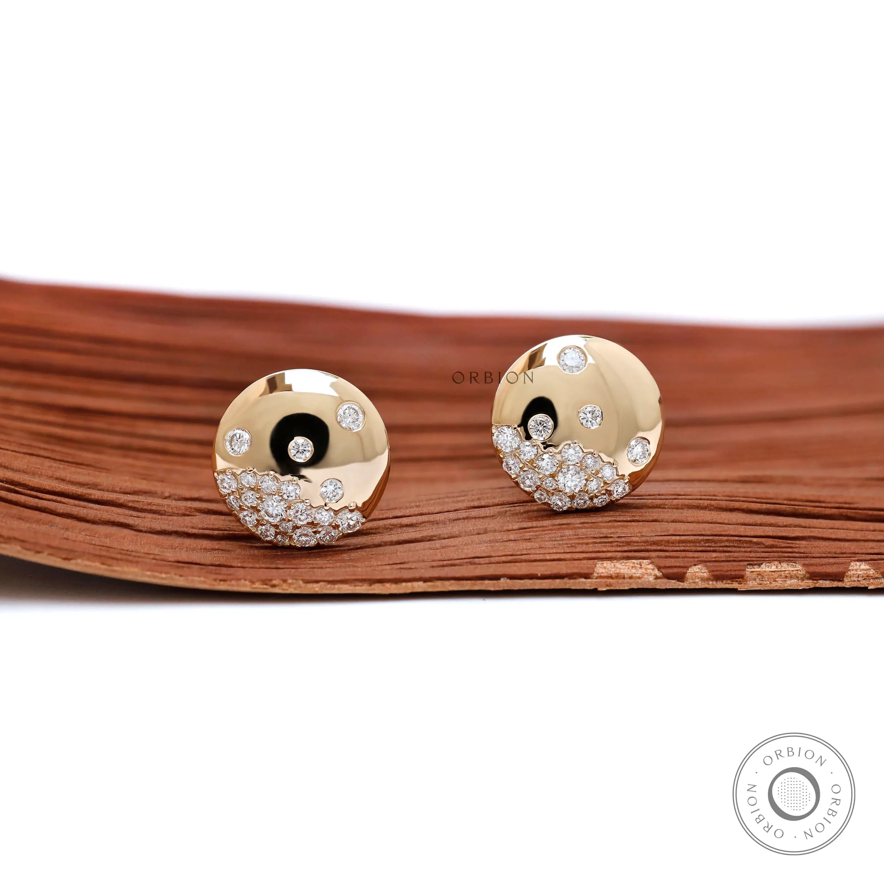 Scattered lab diamond confetti disc stud earrings in 14K yellow gold