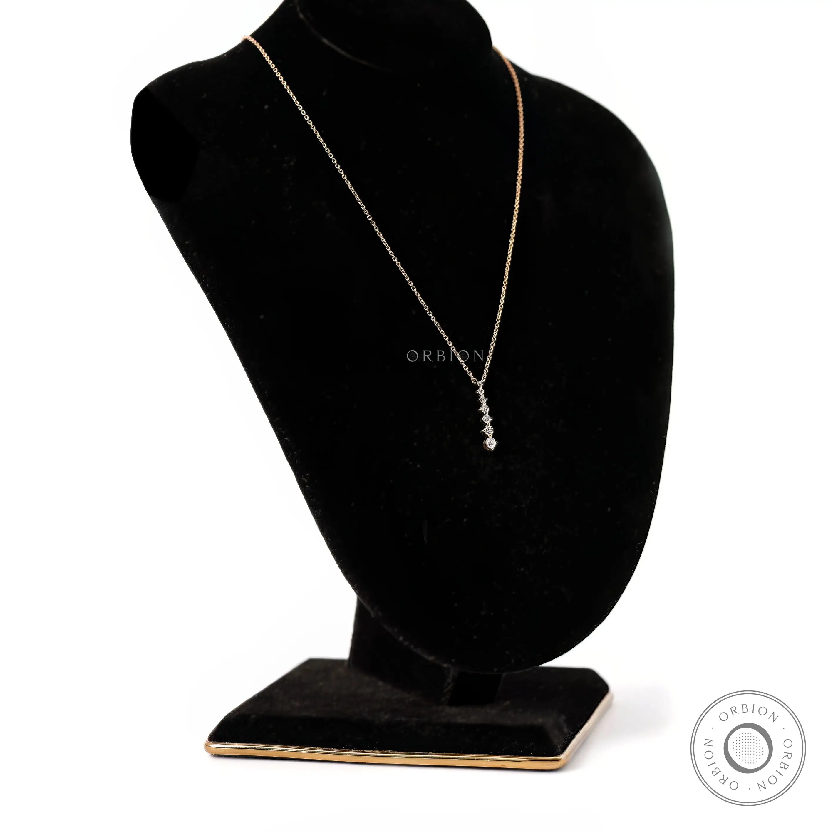 Vertical drop graduating diamond pendant necklace in rose gold