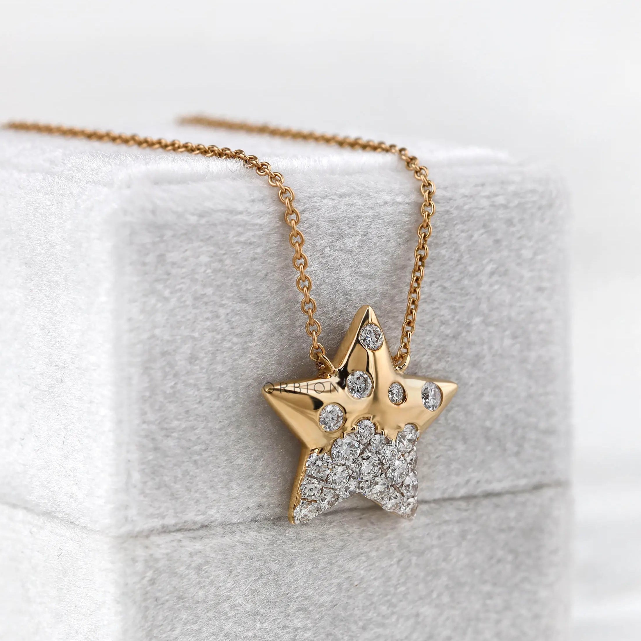 Cluster diamond star gypsy set pendant detail