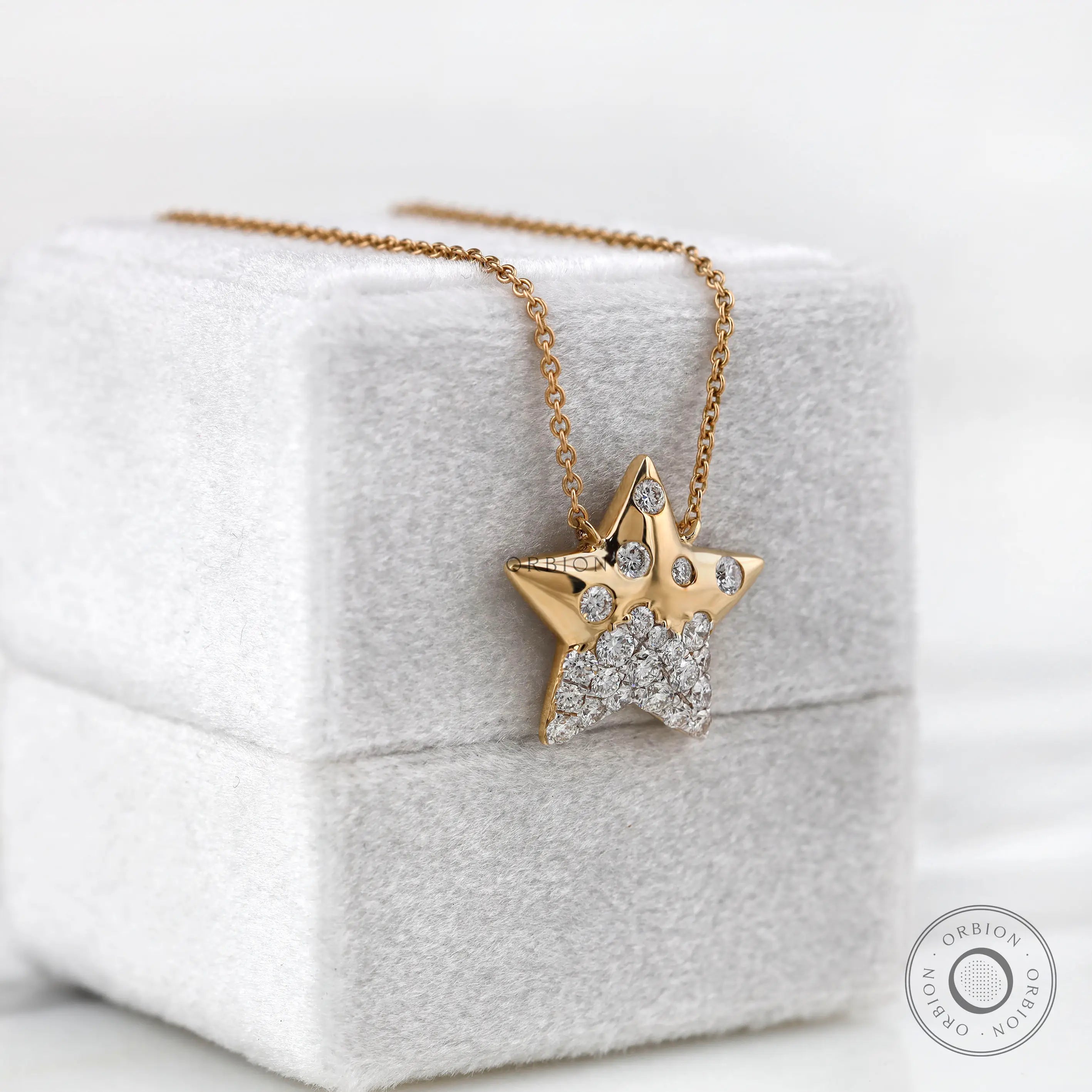 Cluster diamond star gypsy set pendant detail