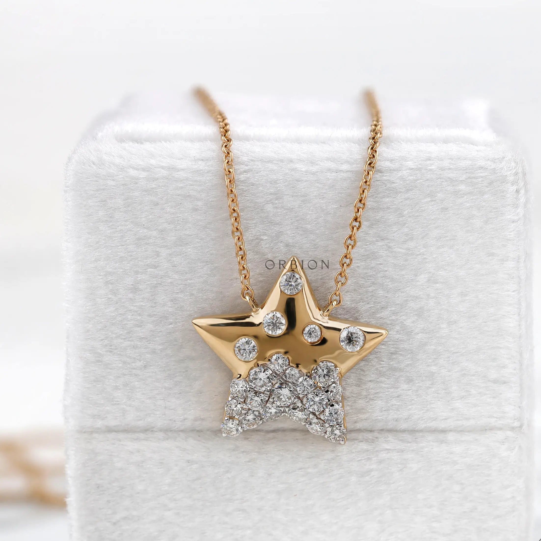 Delicate etoile diamond necklace front view