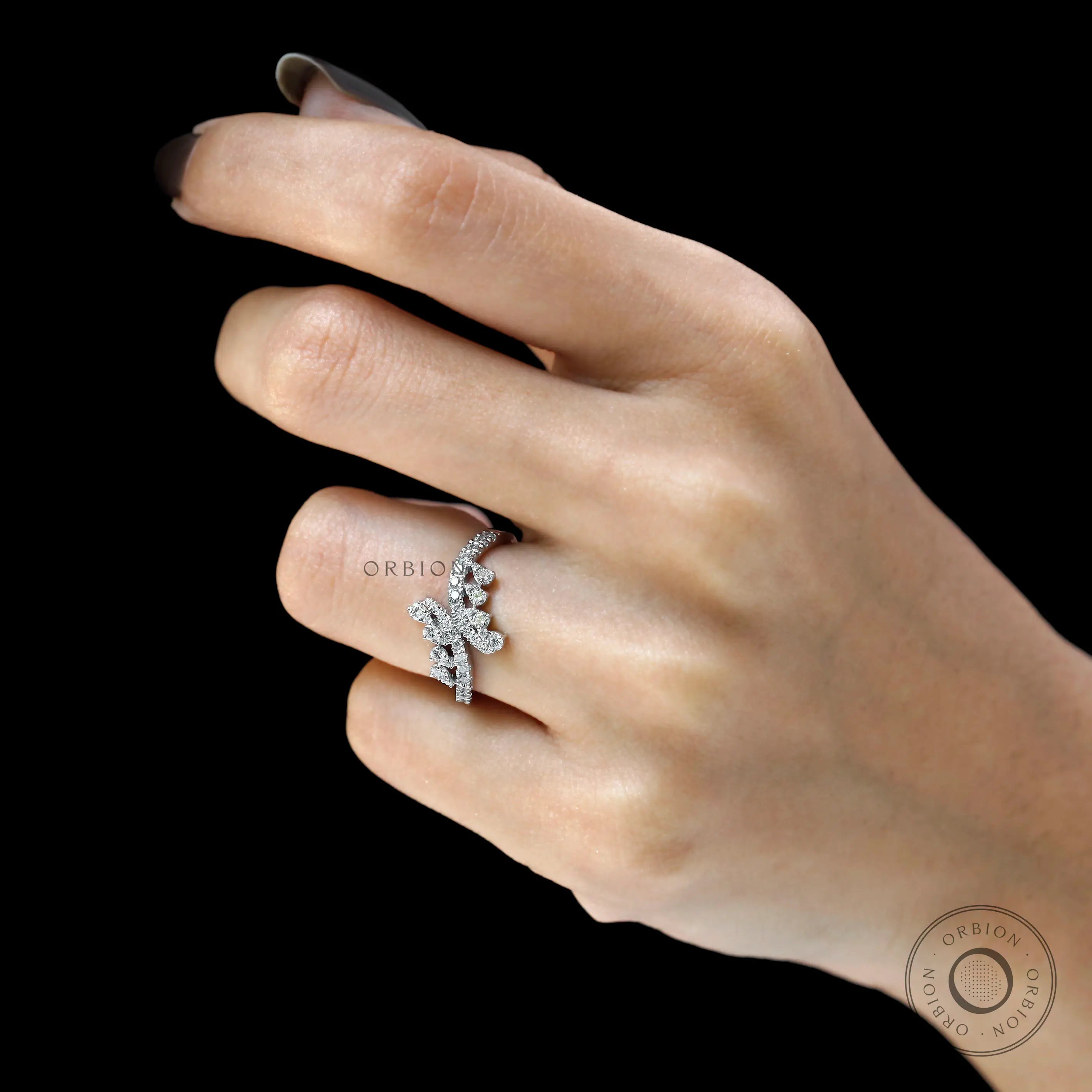 Modern curved diamond wedding ring for women