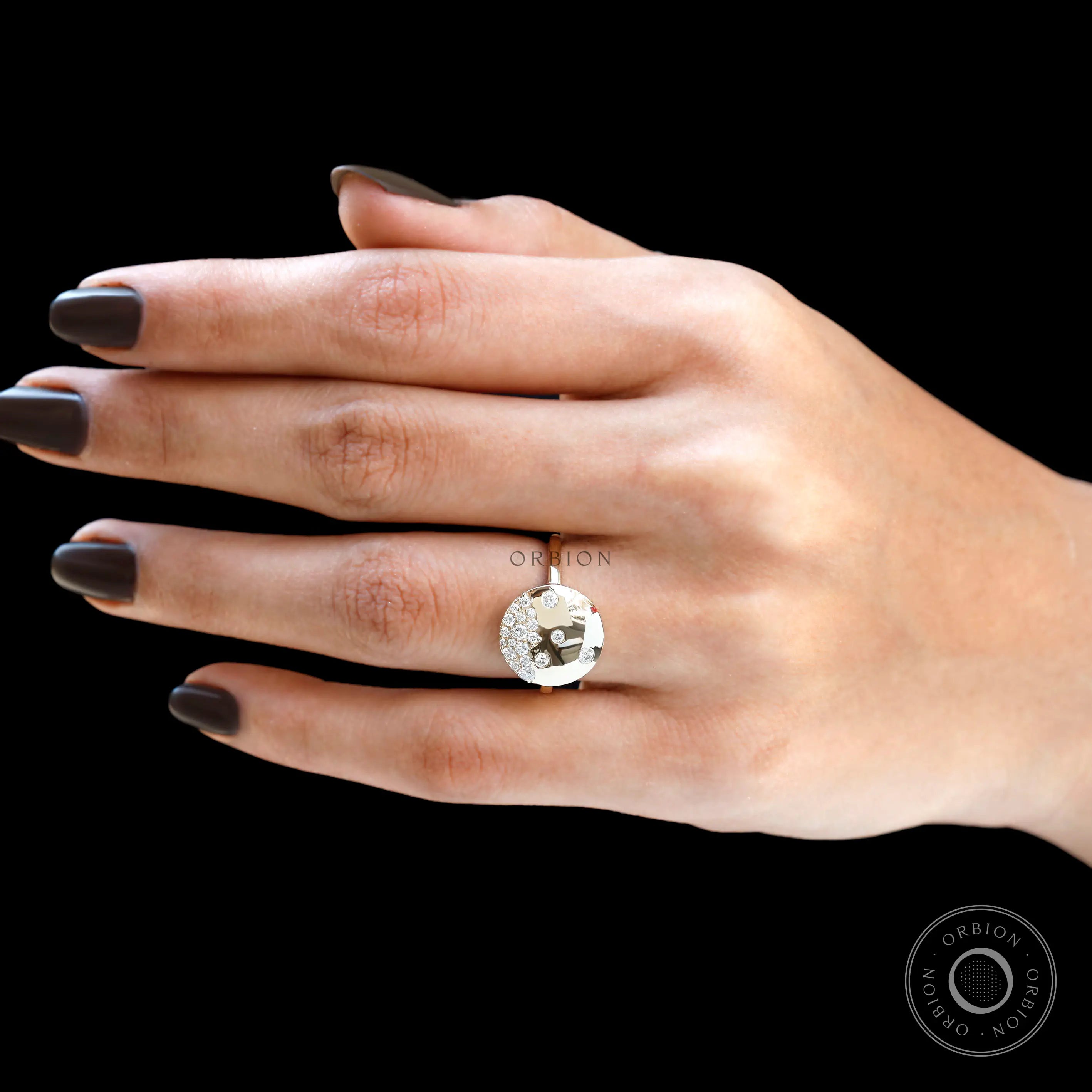 Artistic scattered diamond statement ring in 14k gold
