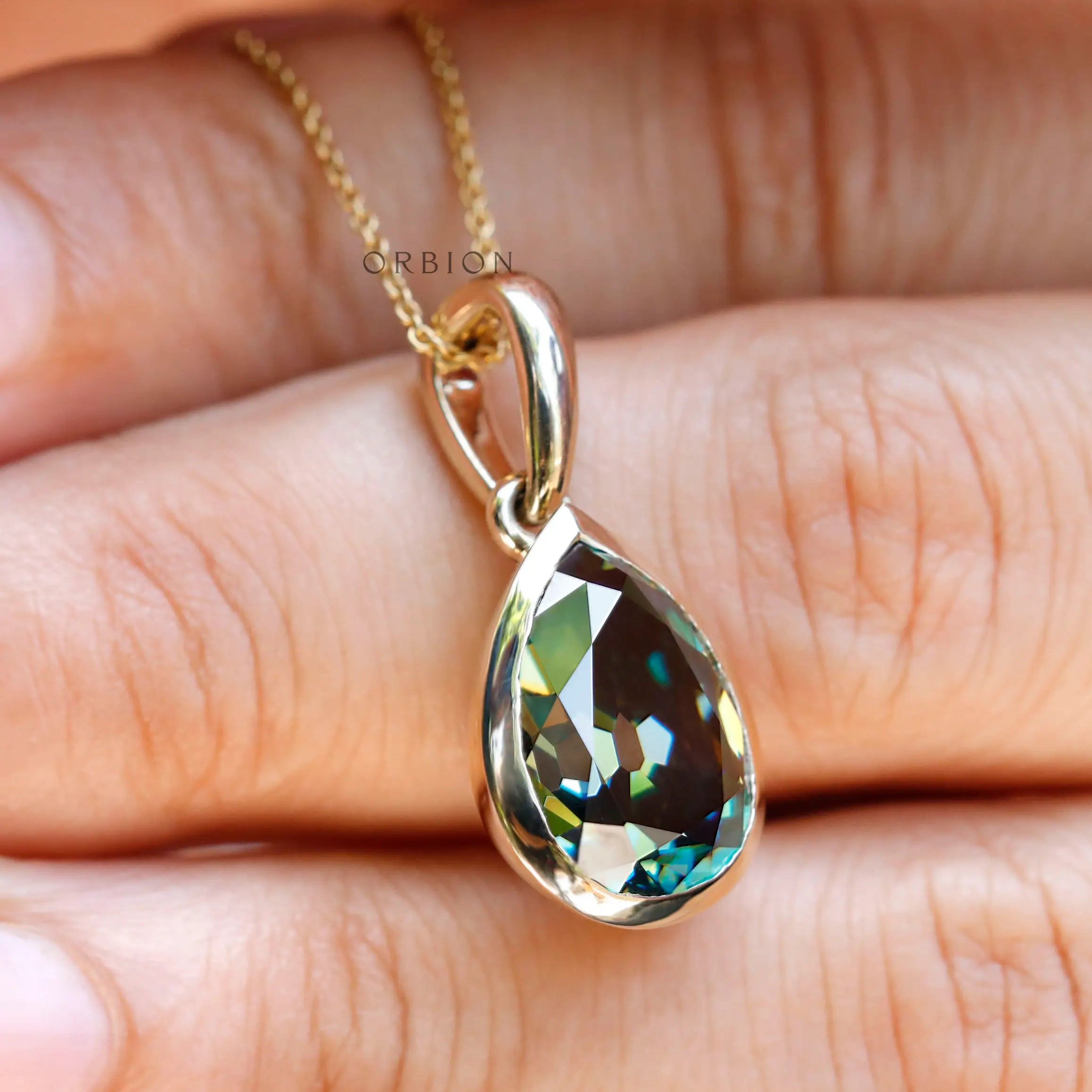 Glossy 14K yellow gold pear shaped drop pendant