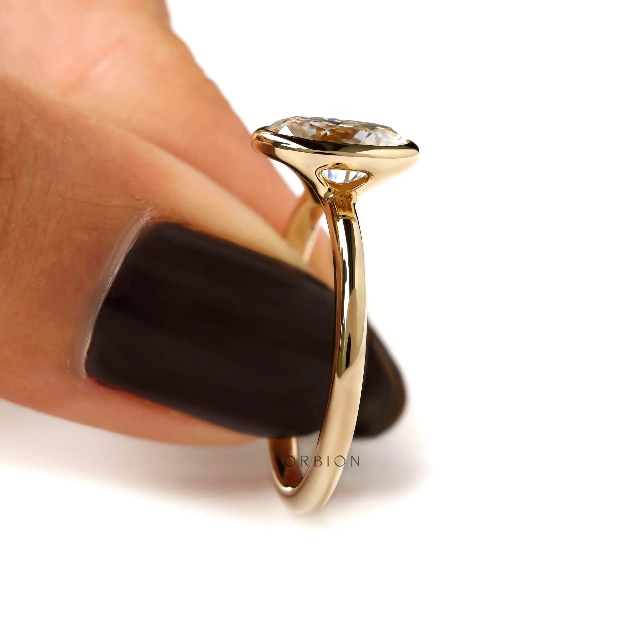 Elegant 14K yellow gold oval engagement ring side angle