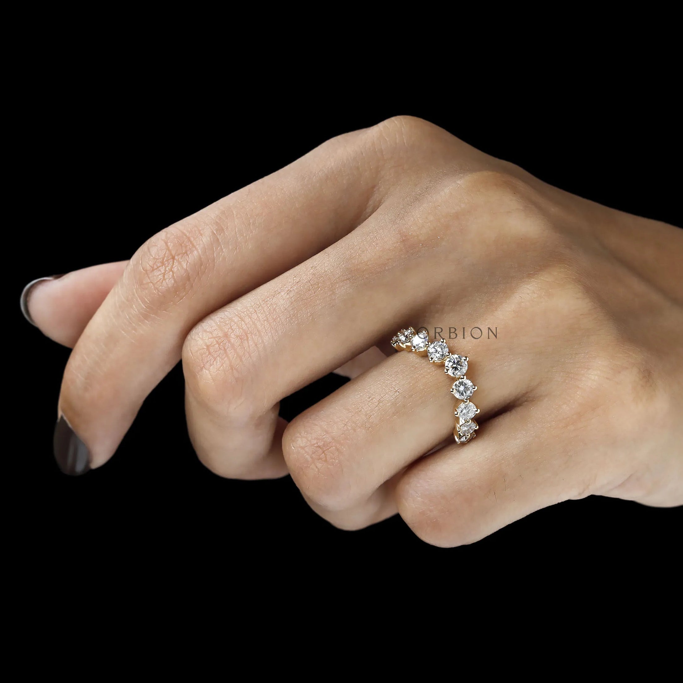 Gold contour wedding band with round diamond setting