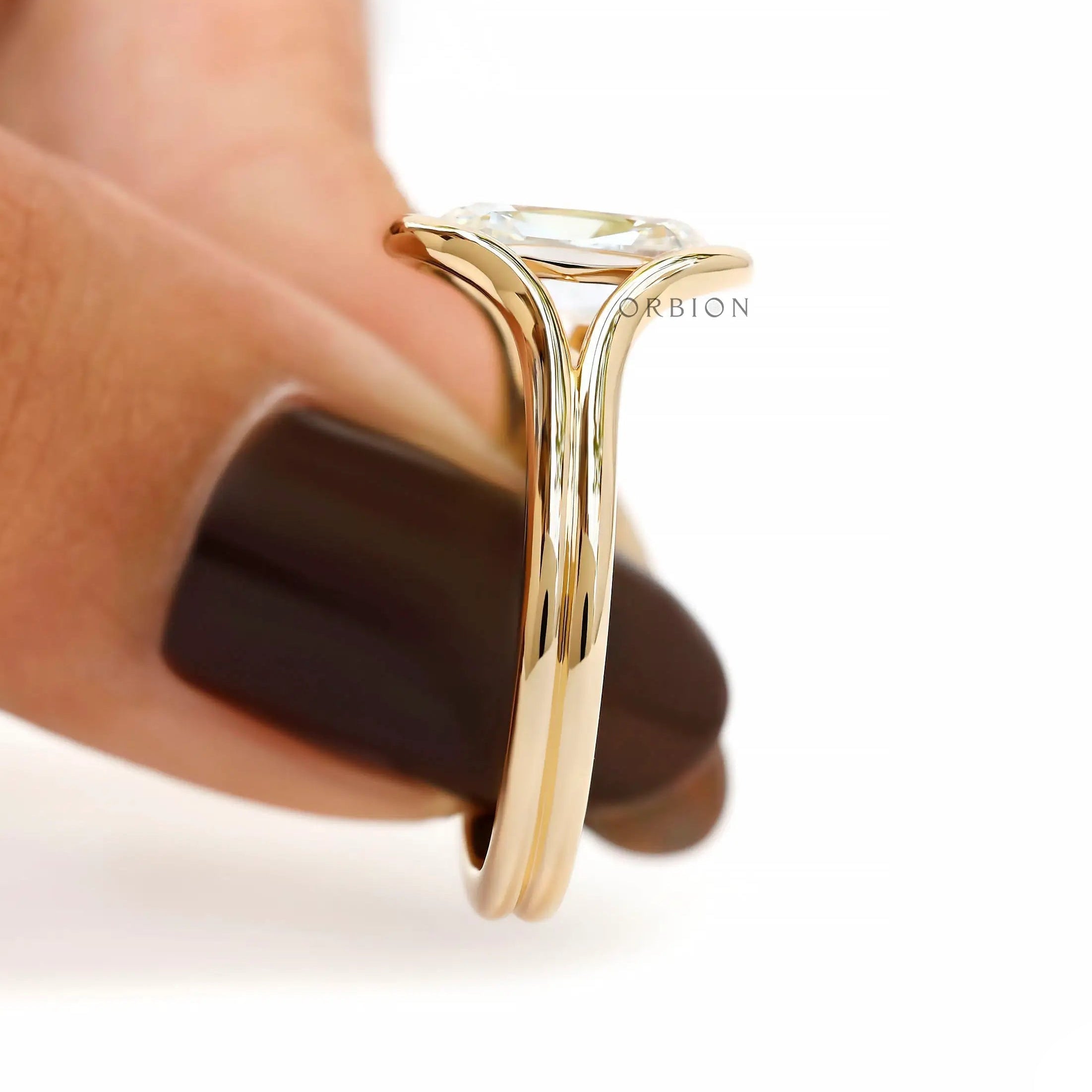 Close side finger view floating split shank diamond ring