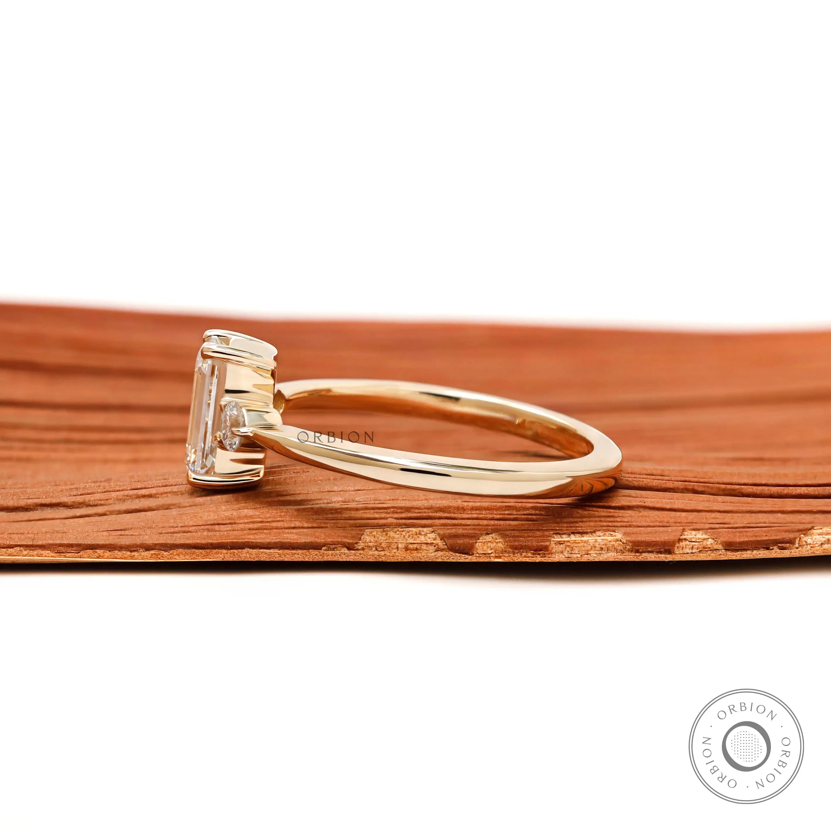 Minimalist three stone women’s ring polished yellow gold