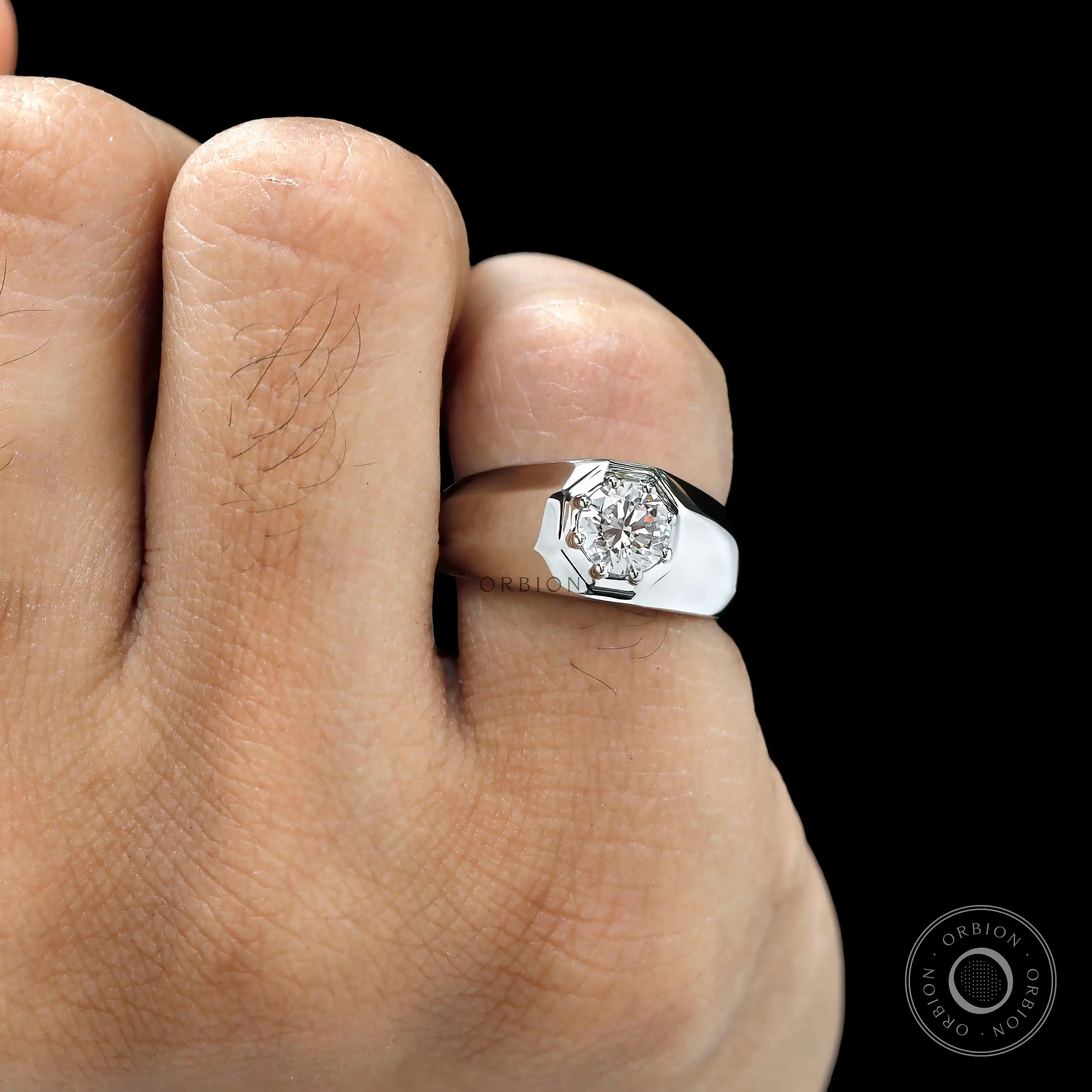 Close up of multi prong setting on men’s diamond ring