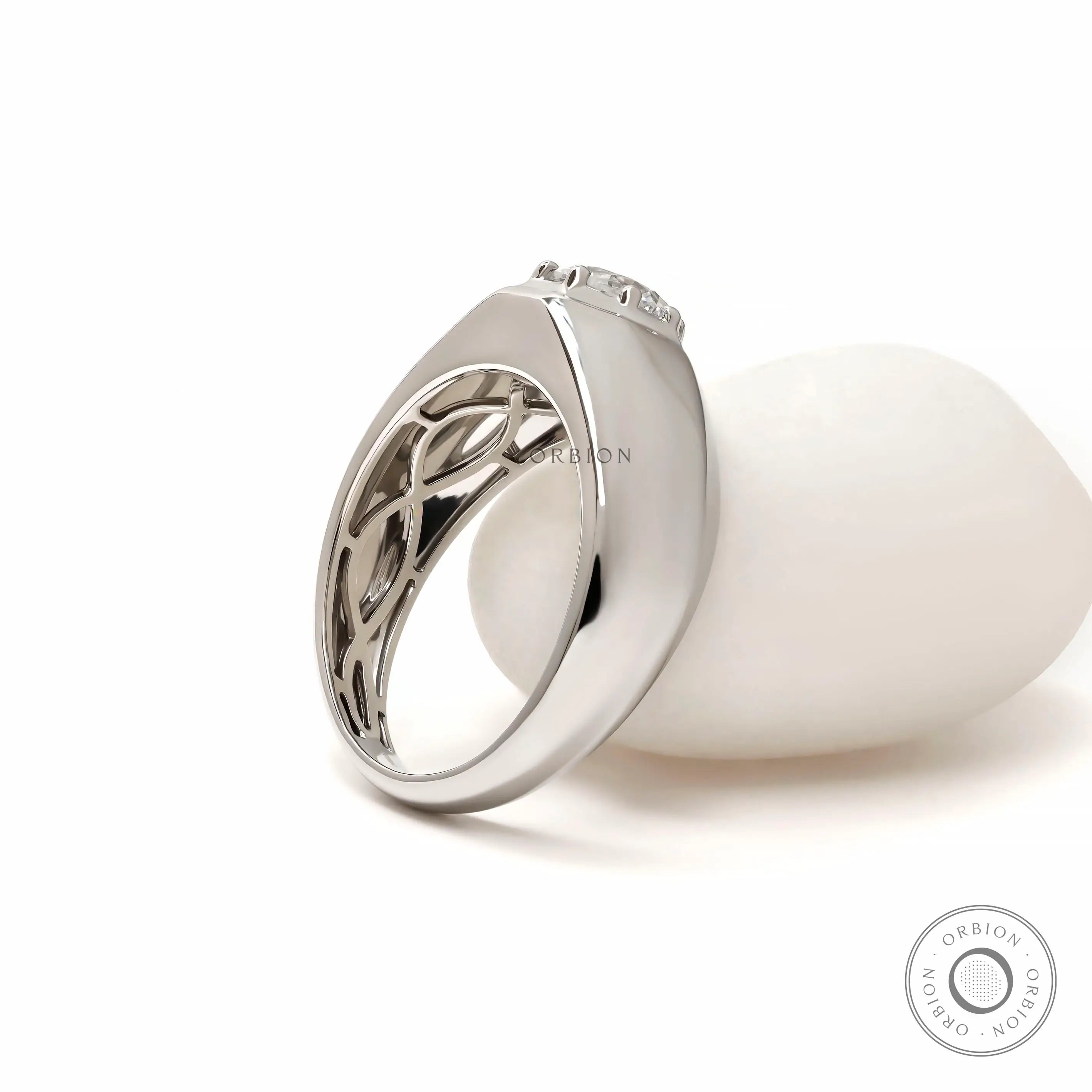Men’s chunky diamond ring with wide band design
