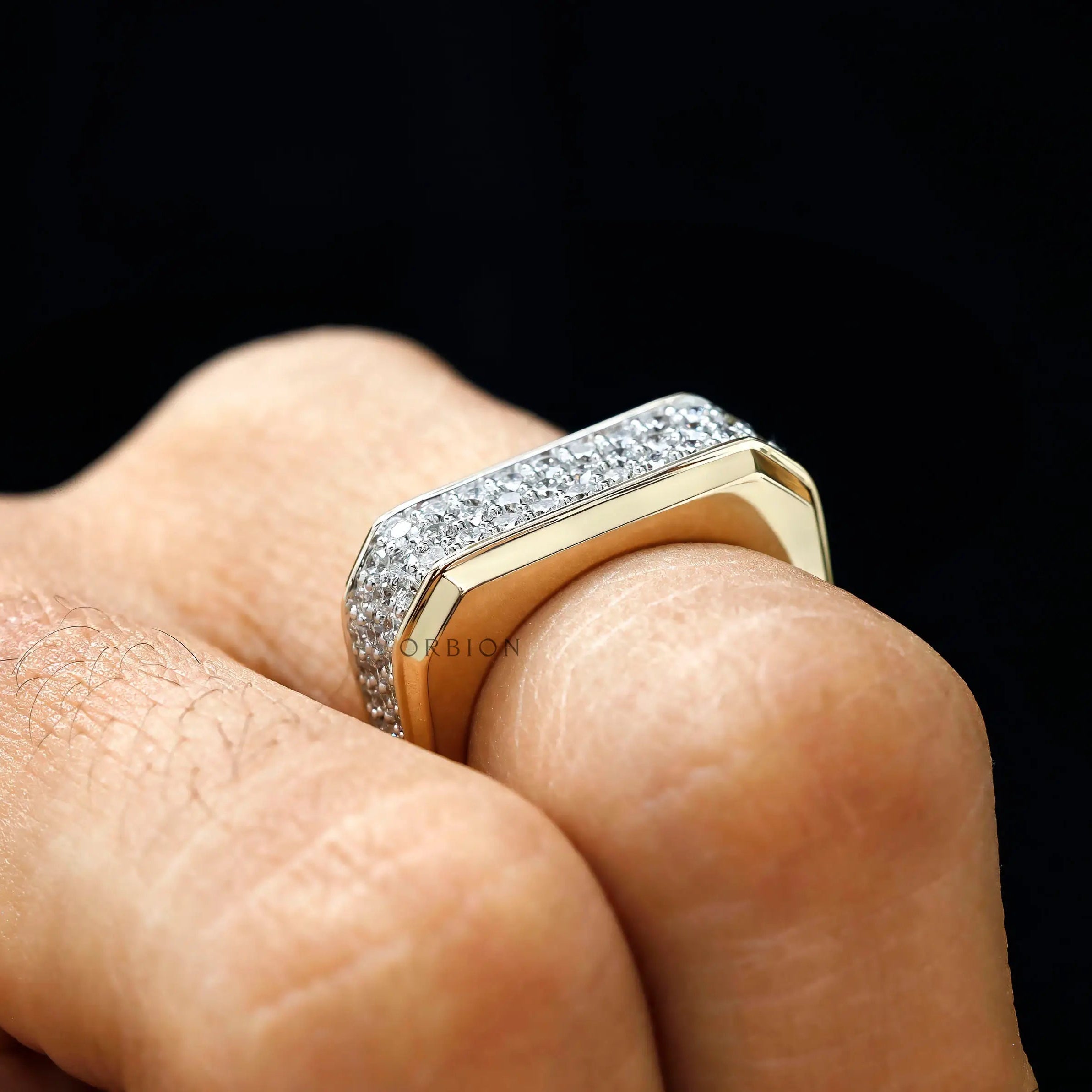 Round lab diamond pavé men’s signet ring