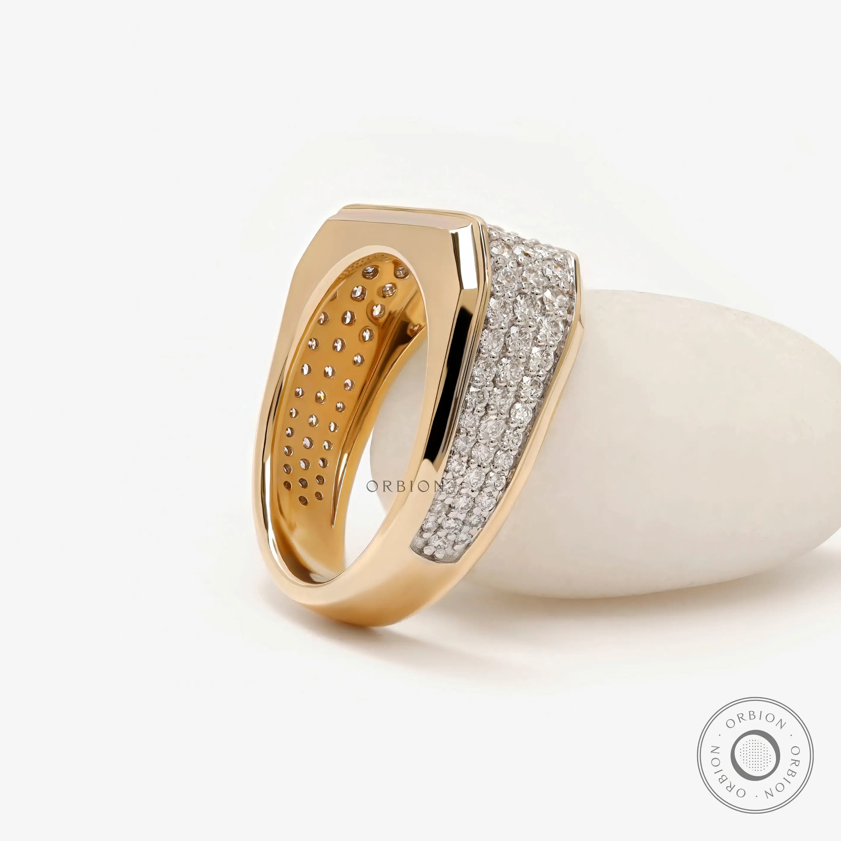 Men’s luxury wedding ring with wide gold band