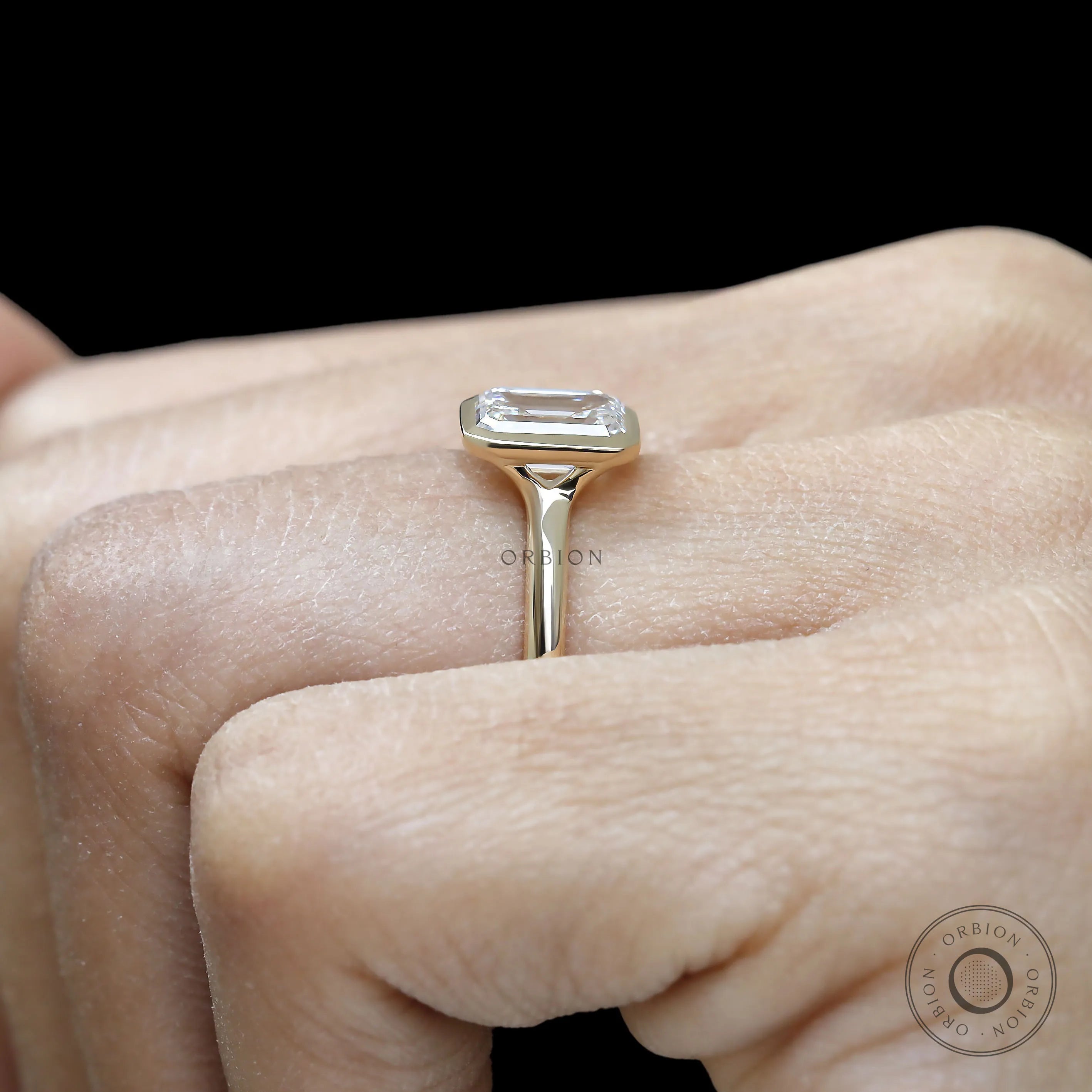 Floating style emerald diamond ring in polished yellow gold