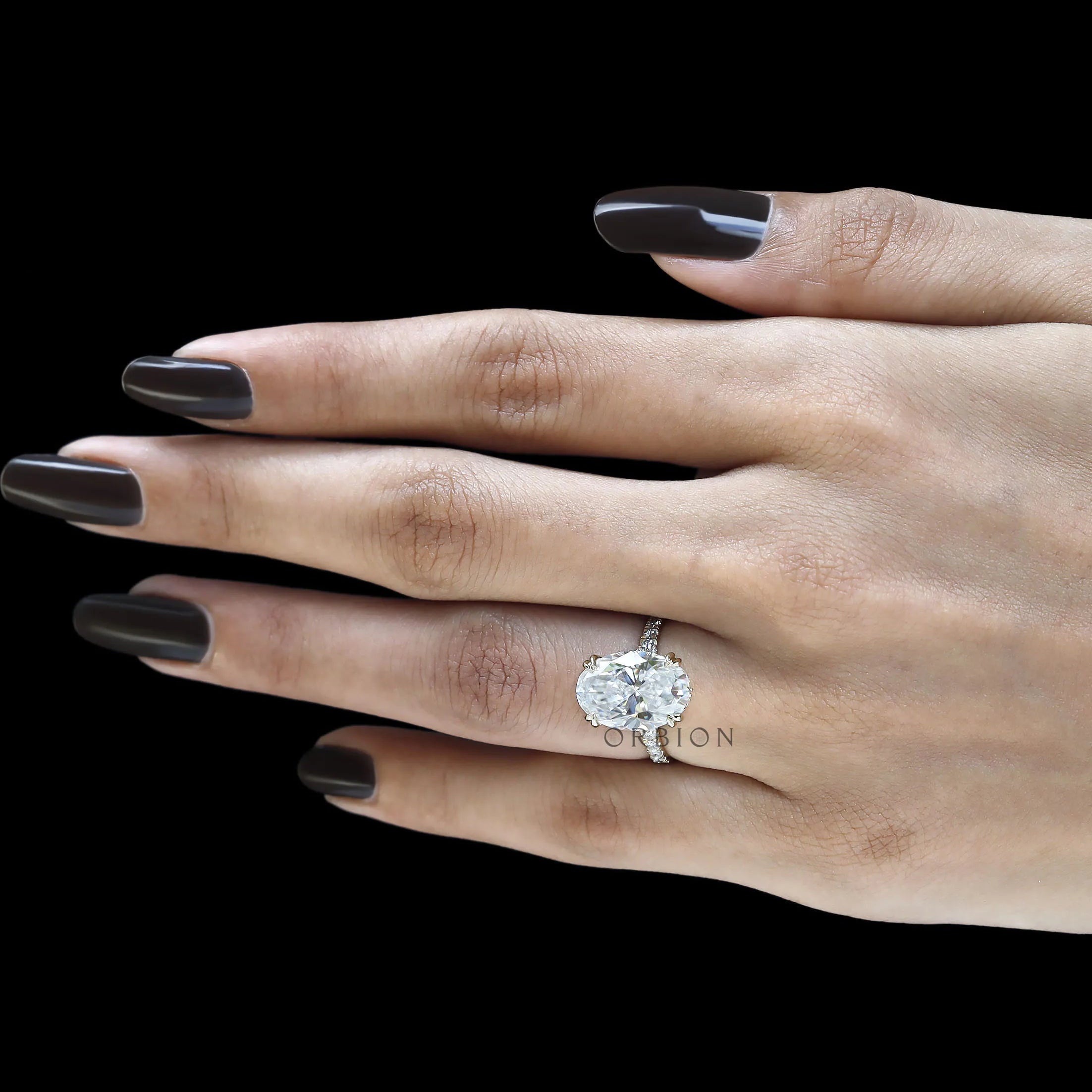 Stunning 5.50 CT oval moissanite engagement ring with pavé split shank in 10k yellow gold
