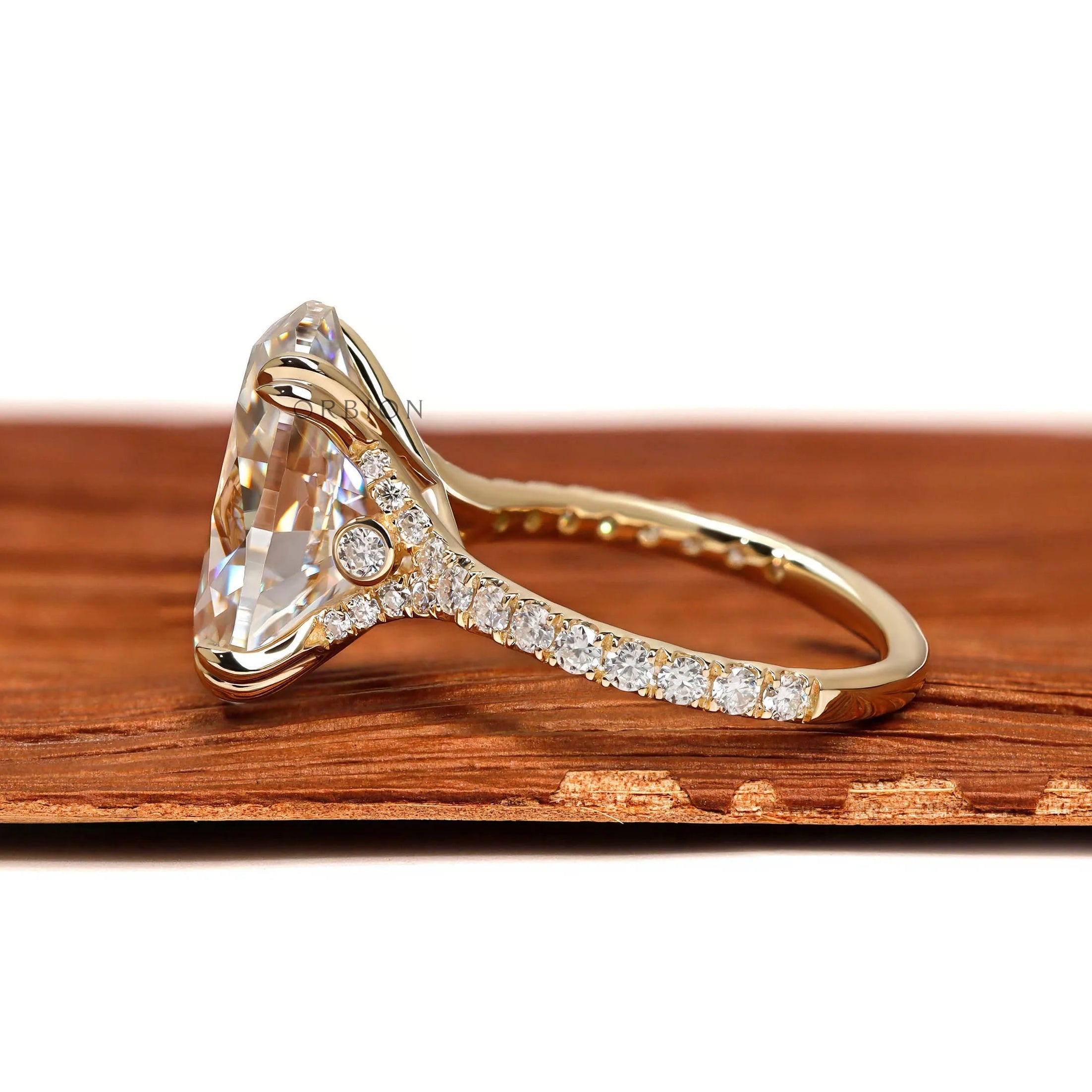 Elegant 5.50 CT oval solitaire engagement ring with moissanite or lab diamond, split shank, yellow gold