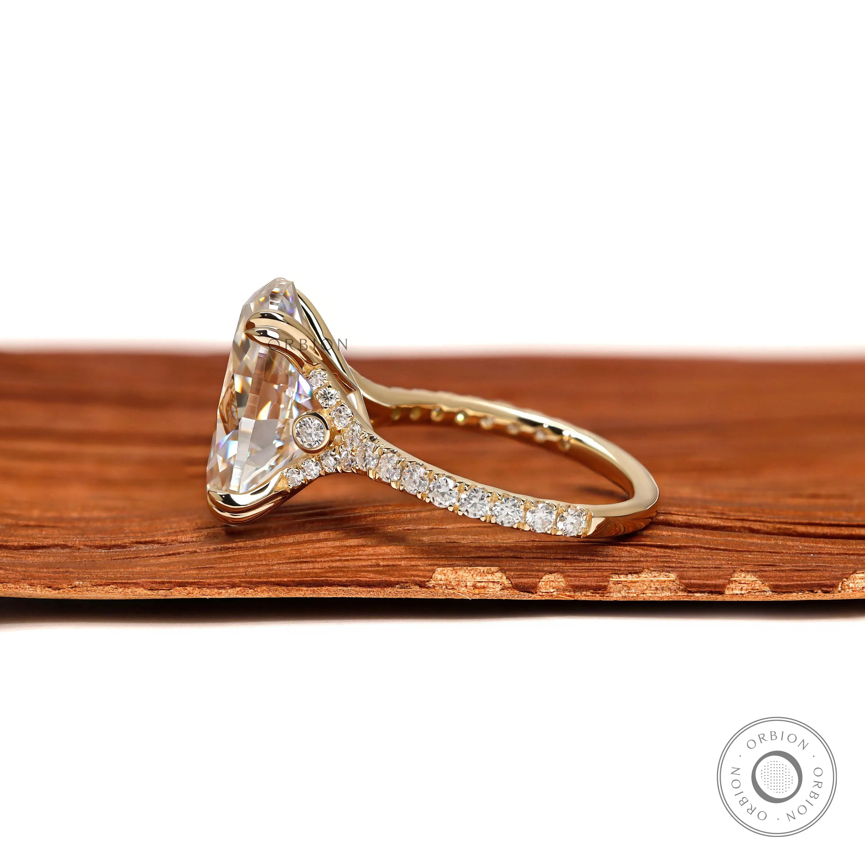Elegant 5.50 CT oval solitaire engagement ring with moissanite or lab diamond, split shank, yellow gold