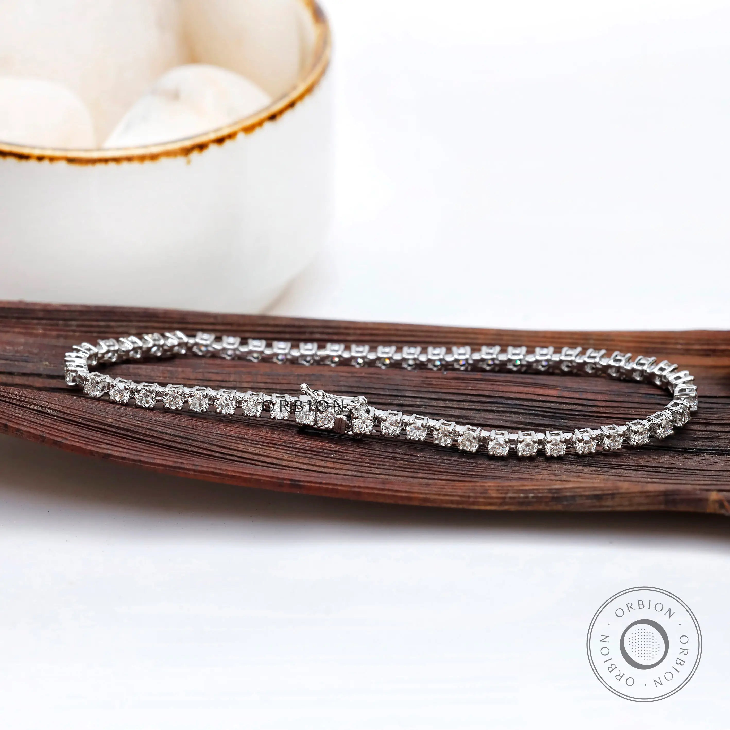 Continuous round moissanite stone tennis bracelet design