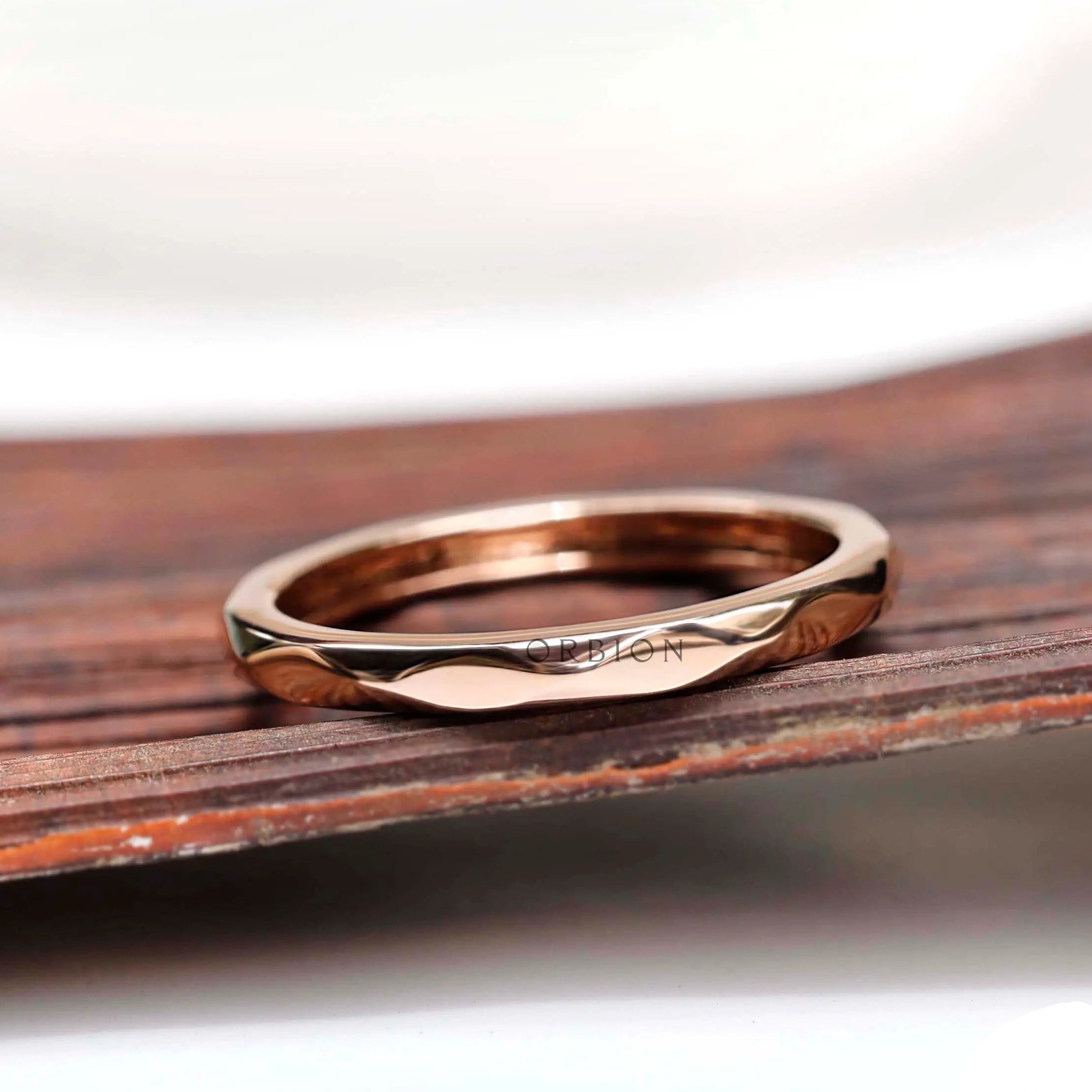 Angled view showing hammered texture and glossy finish