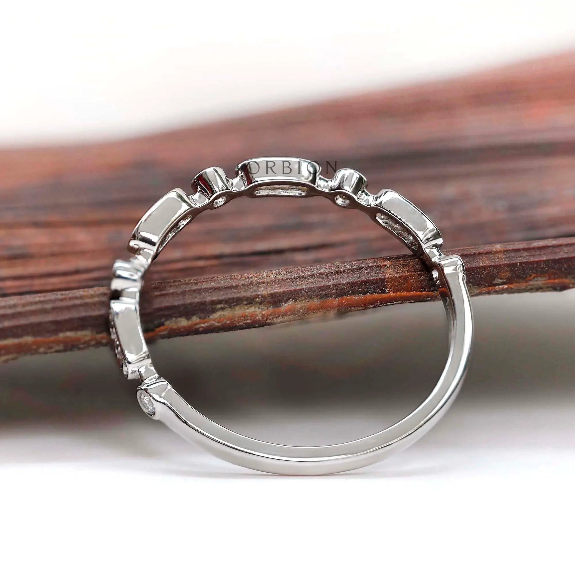 Side profile of geometric band highlighting the height and open gallery details.