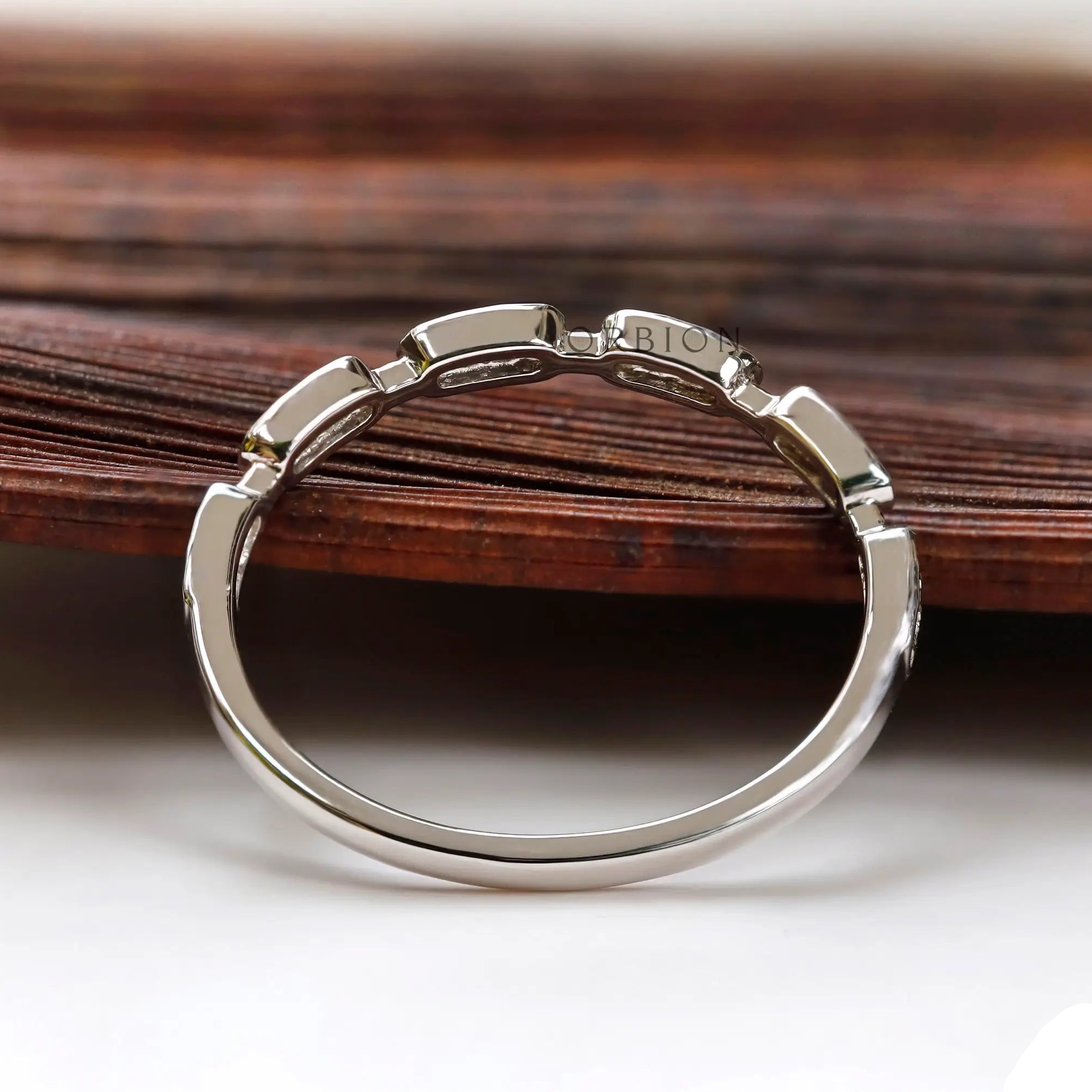 Side profile showing structured geometric gold band